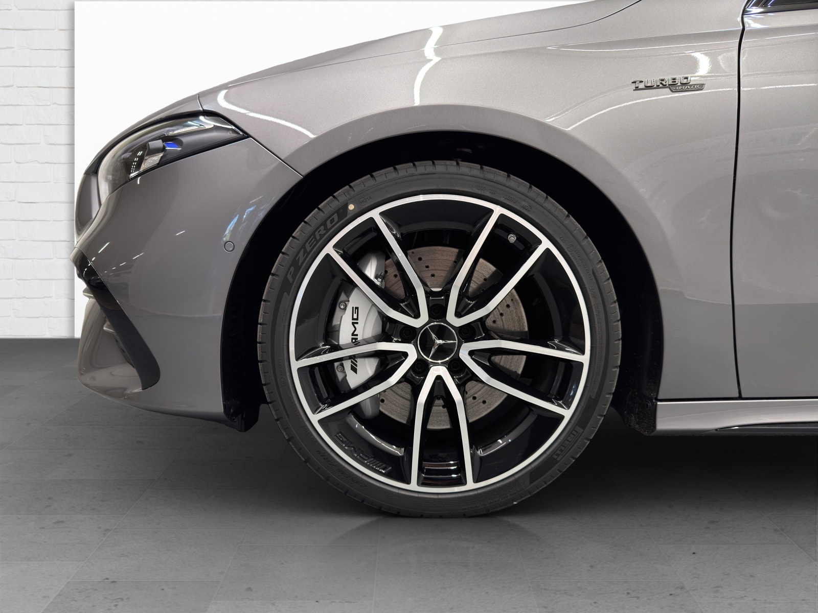 MERCEDES-BENZ AMG A 35 4Matic-image-4