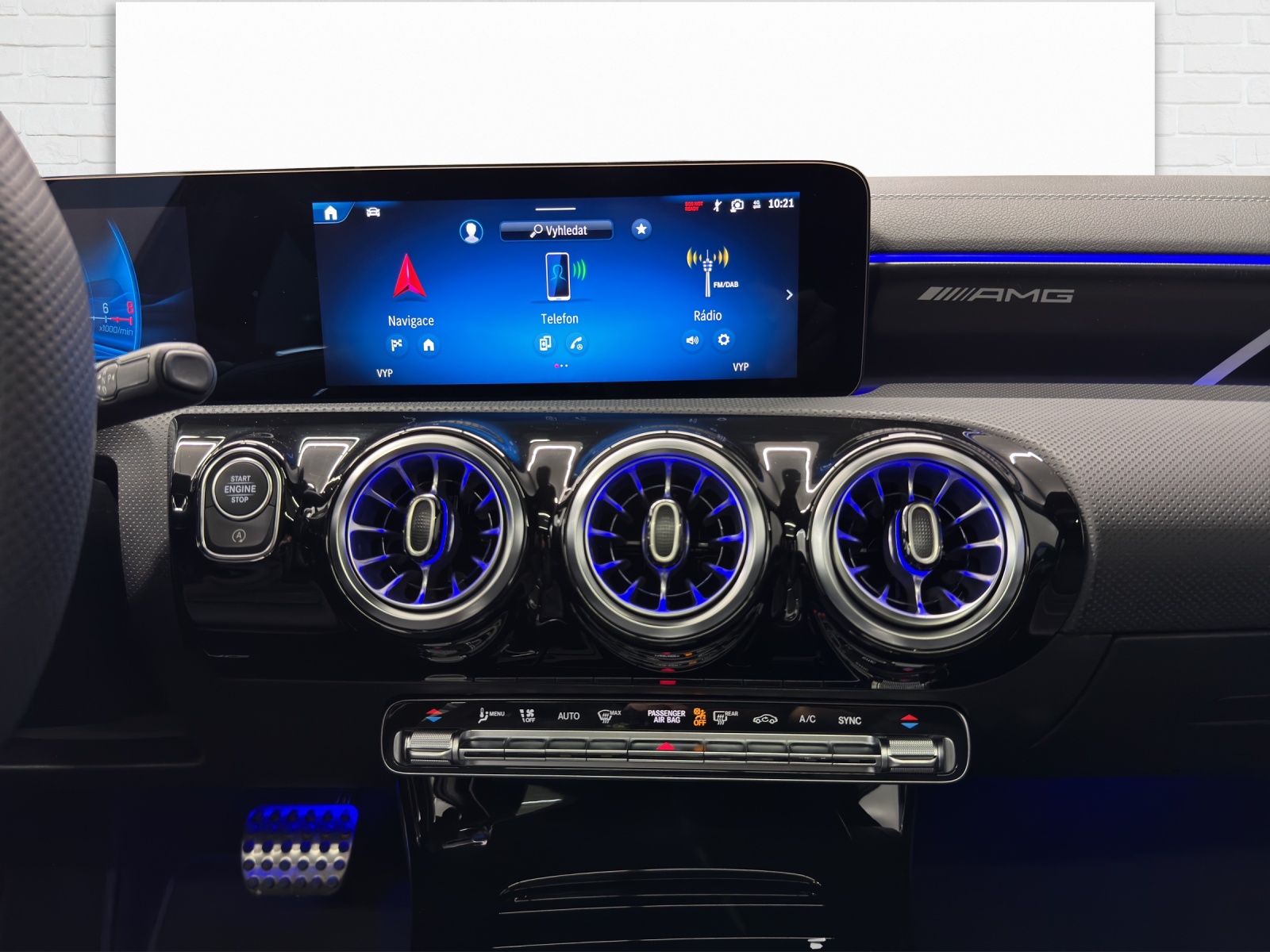 MERCEDES-BENZ AMG A 35 4Matic-image-6