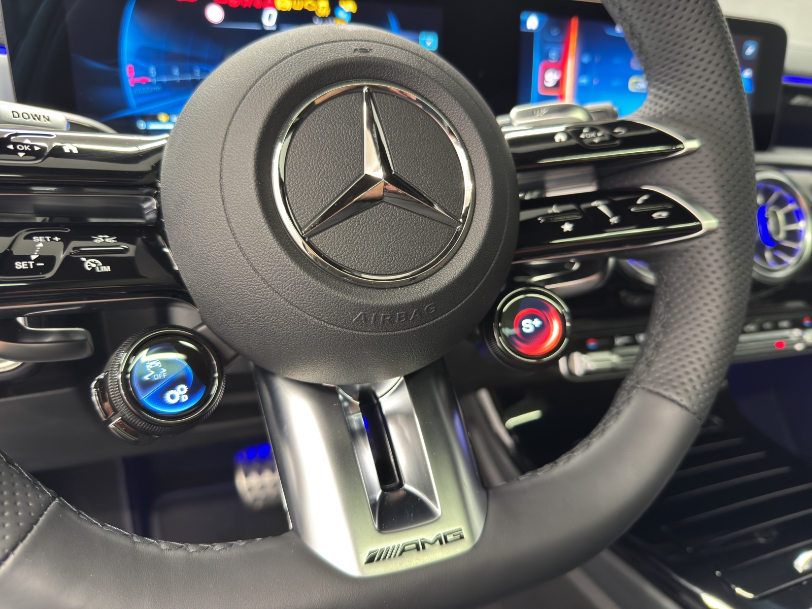 MERCEDES-BENZ AMG A 35 4Matic-image-13