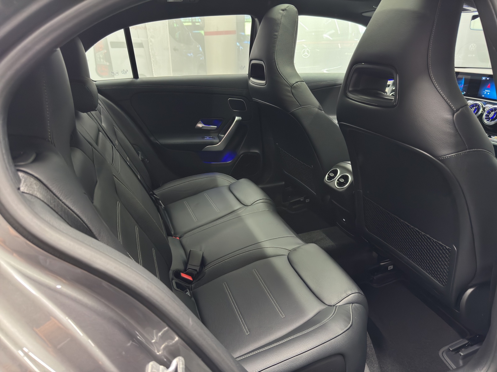 MERCEDES-BENZ AMG A 35 4Matic-image-7