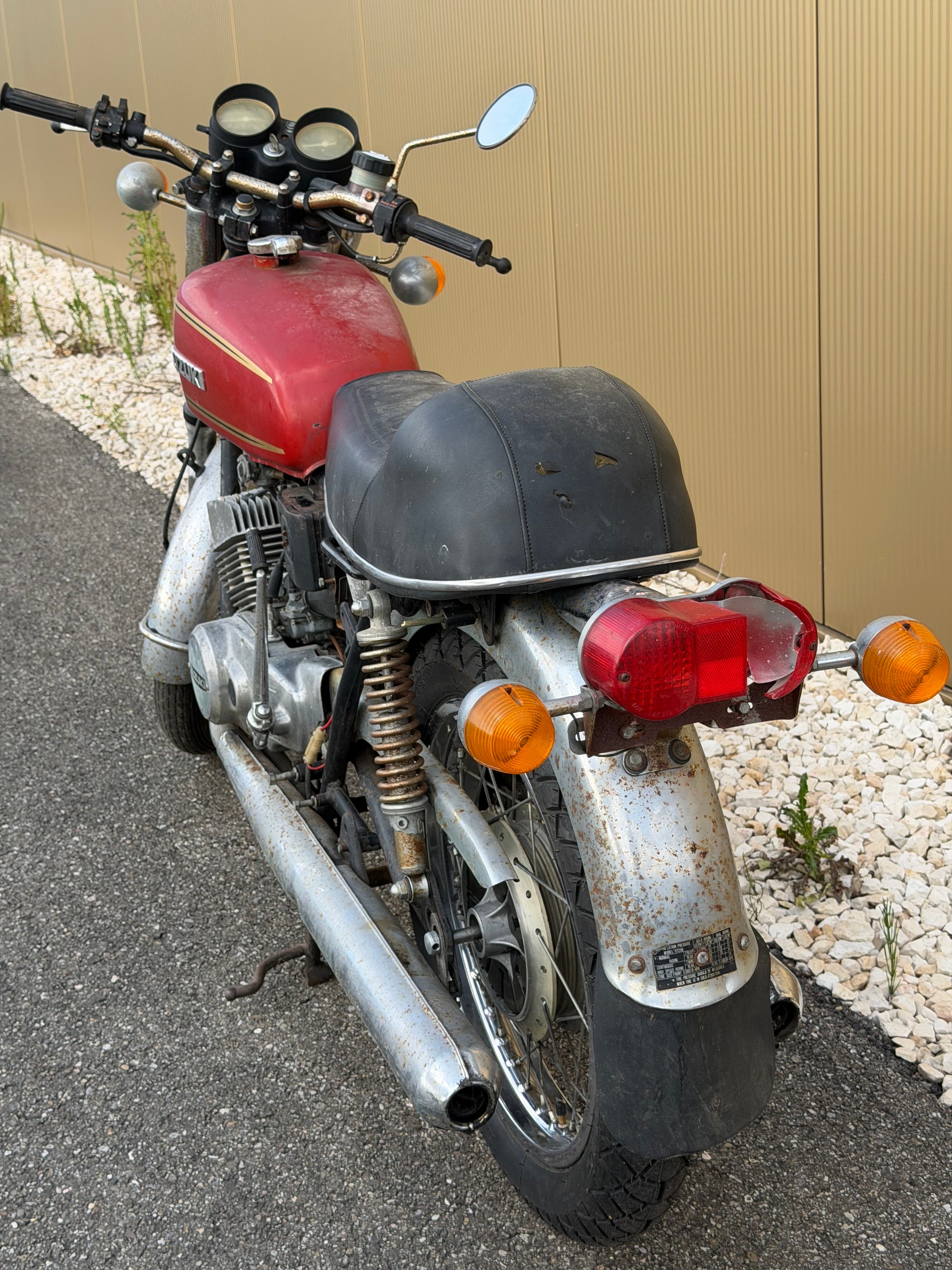 SUZUKI GT 250-image-11