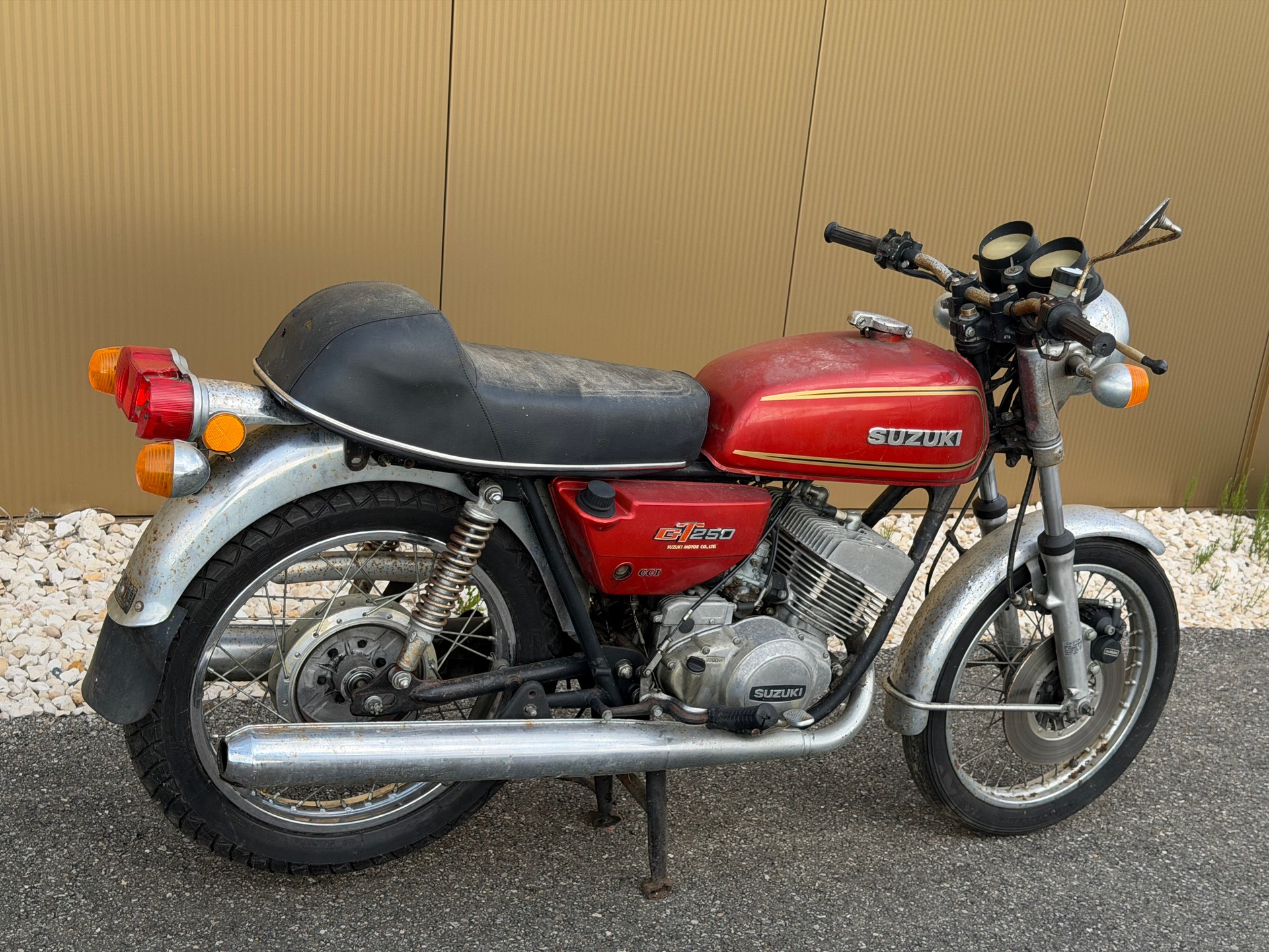 SUZUKI GT 250-image-4