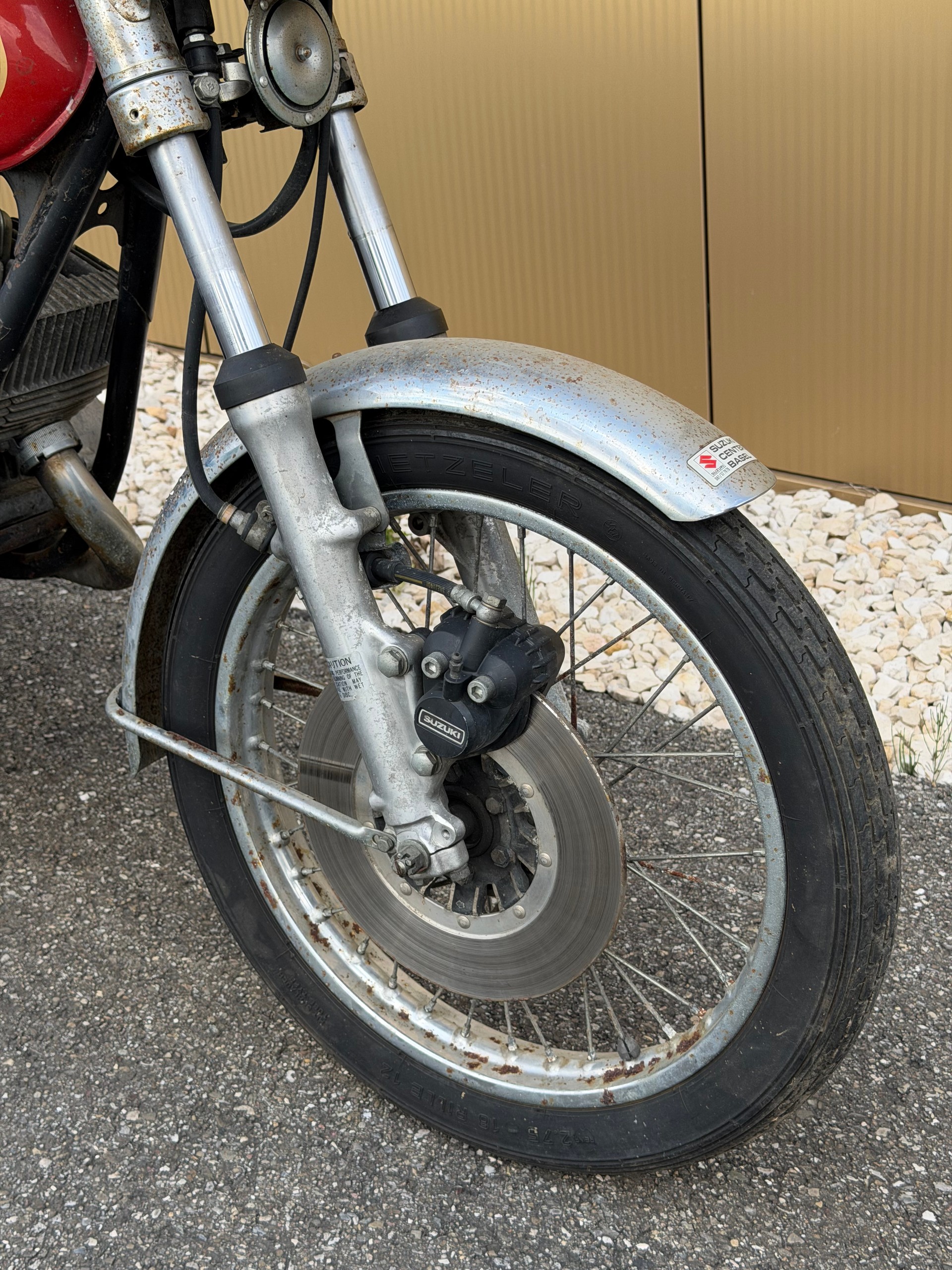 SUZUKI GT 250-showroom-element-1