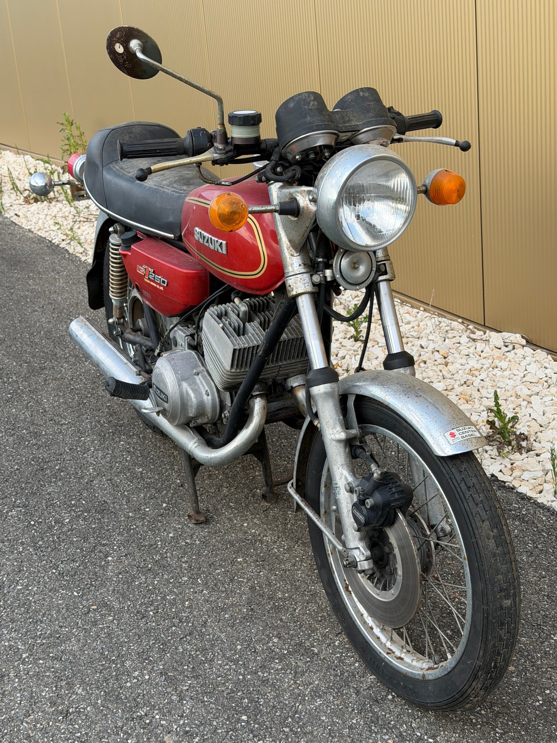 SUZUKI GT 250