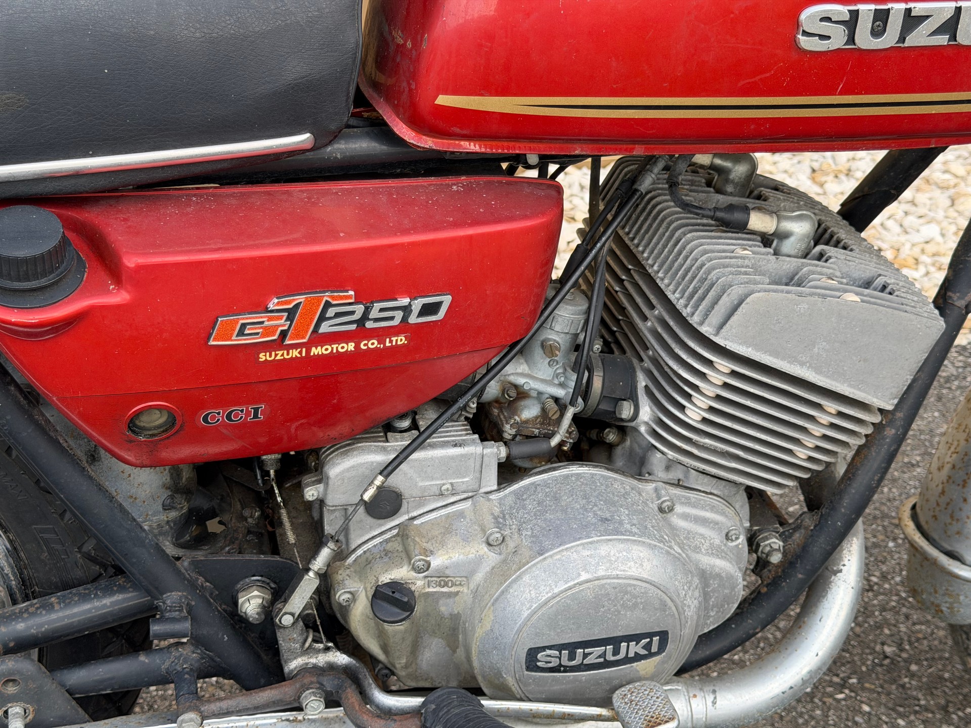 SUZUKI GT 250-image-6