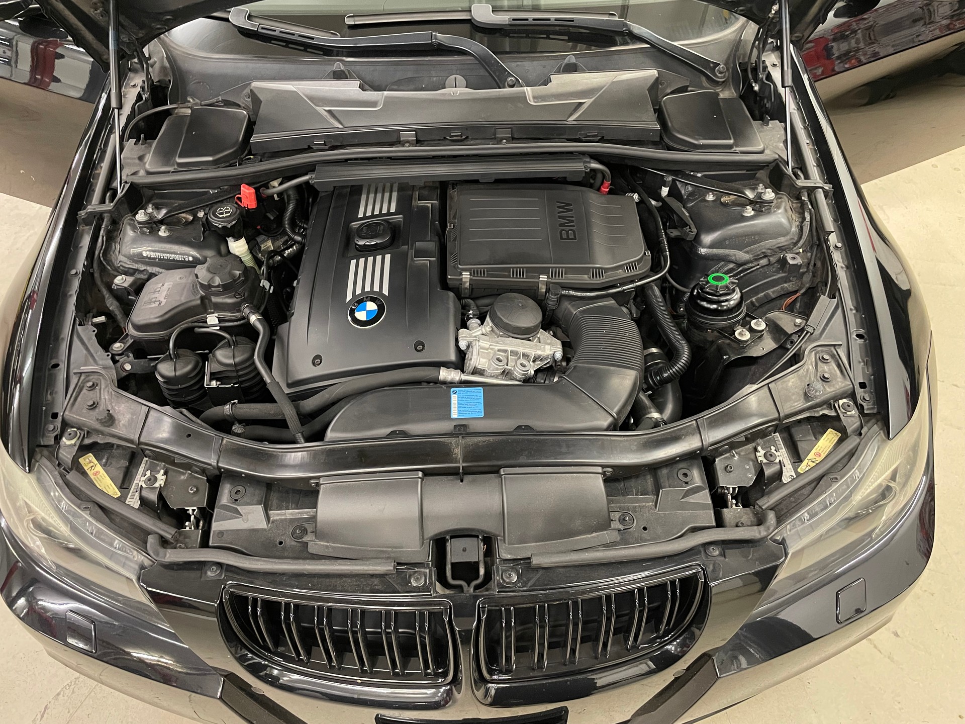 BMW 335xi-image-5