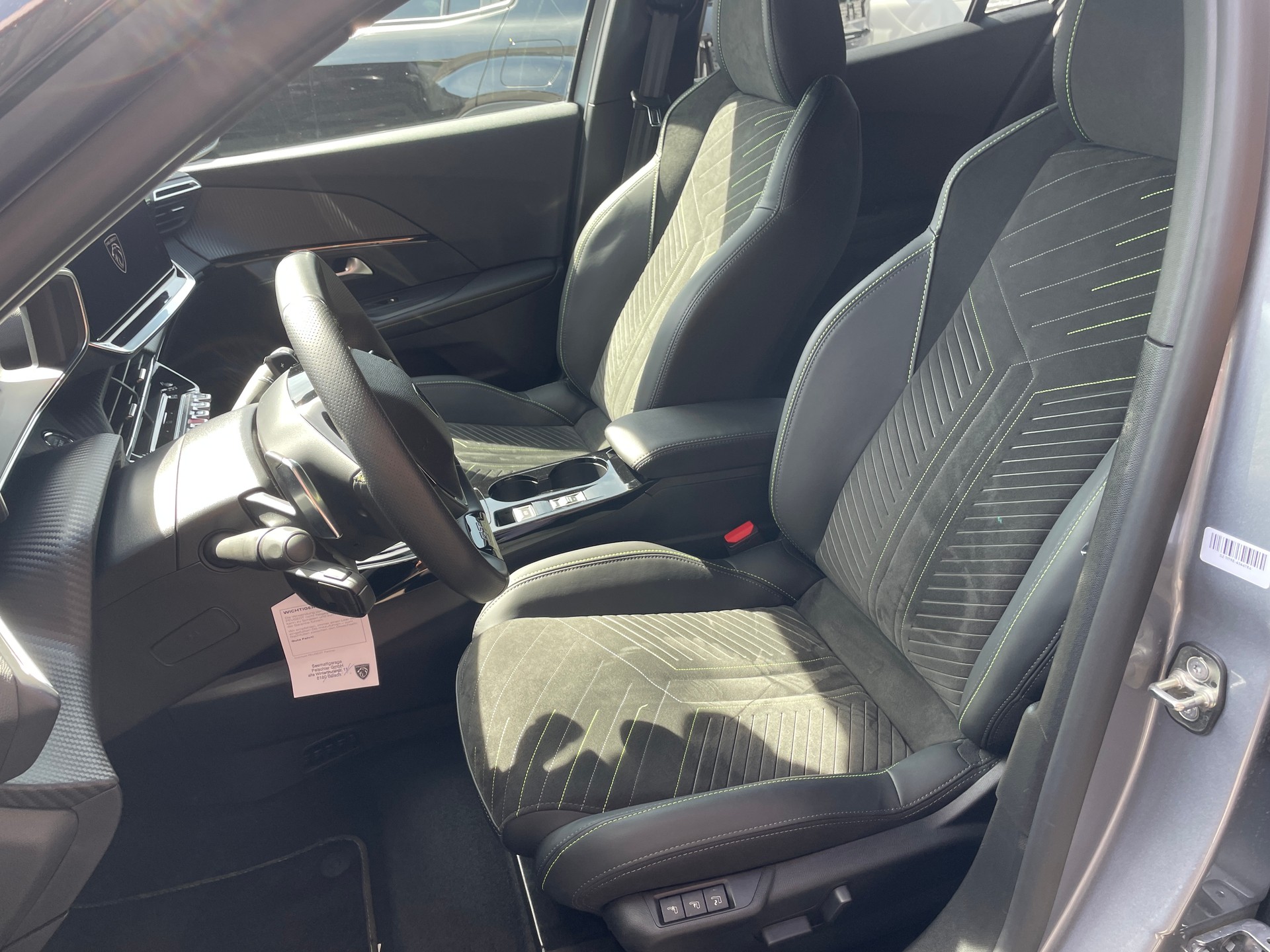 PEUGEOT 2008 1.2 145 MHEV GT-image-13