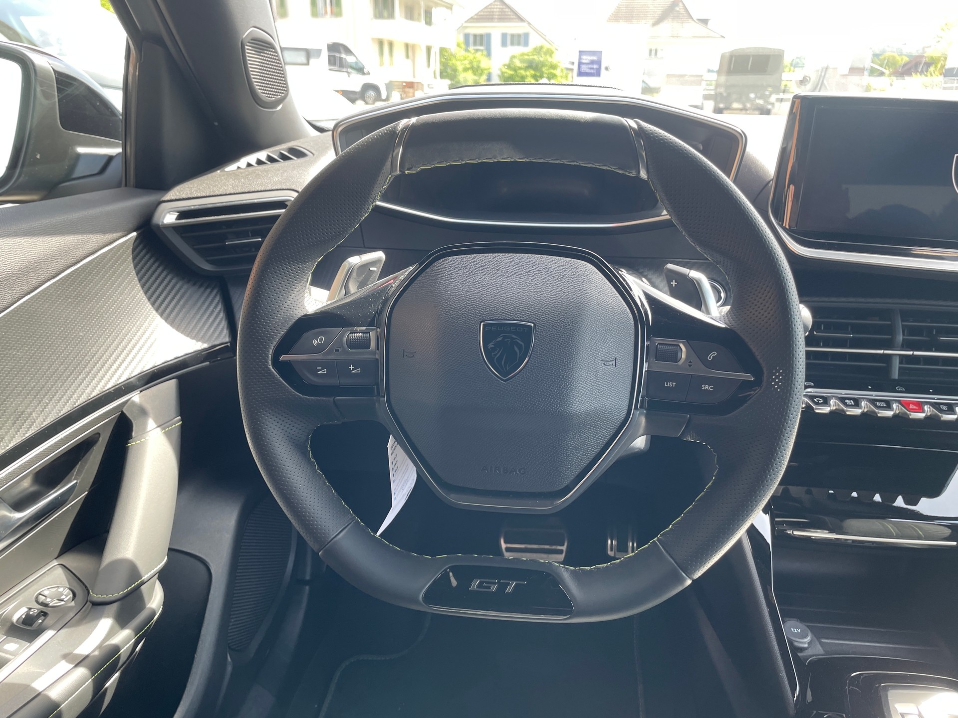 PEUGEOT 2008 1.2 145 MHEV GT-image-8