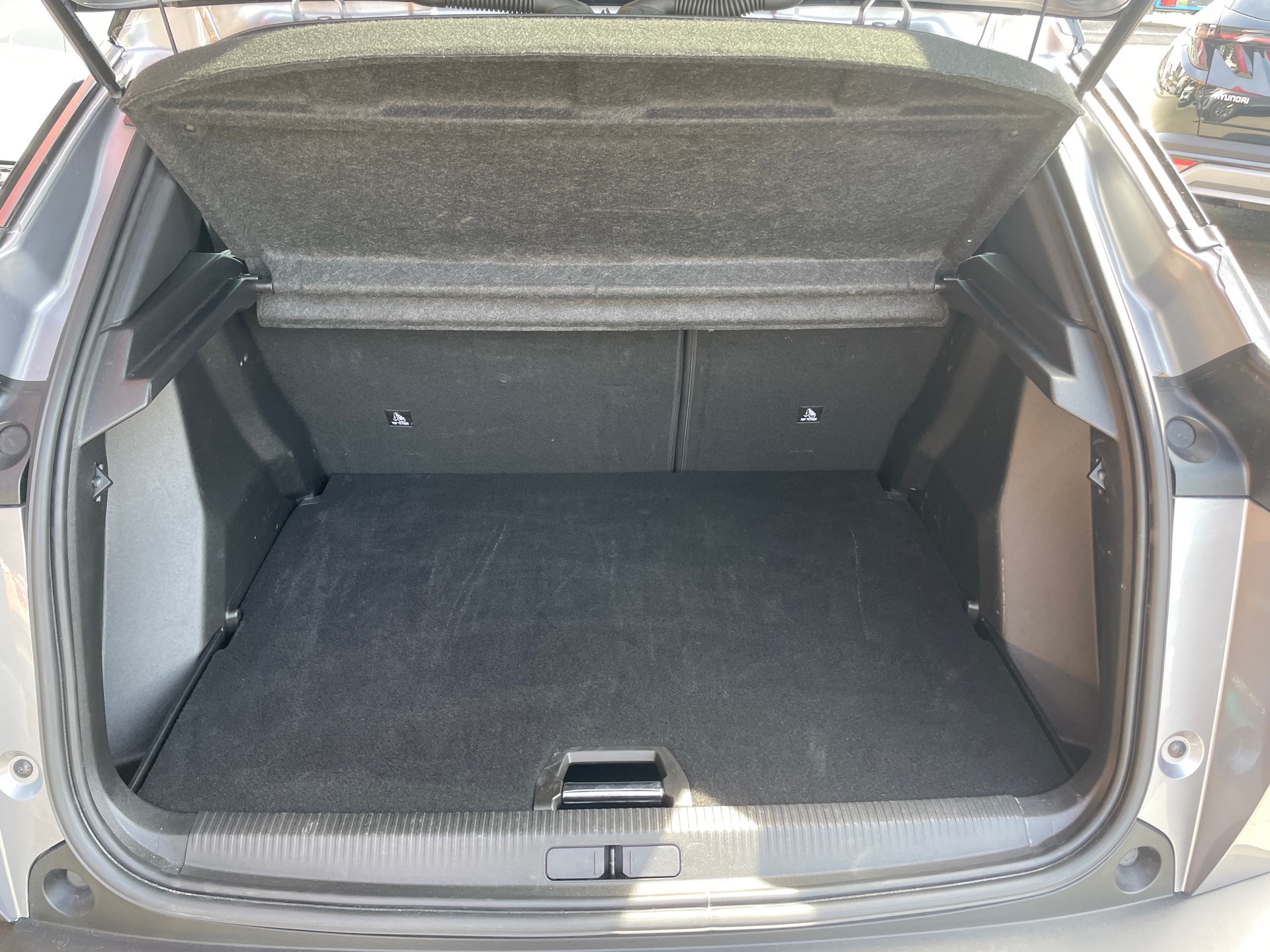PEUGEOT 2008 1.2 145 MHEV GT-image-5