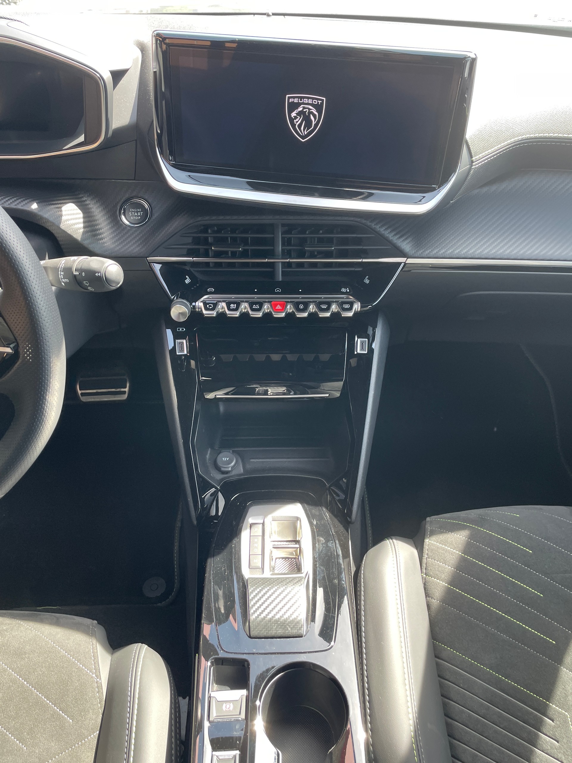 PEUGEOT 2008 1.2 145 MHEV GT-image-9