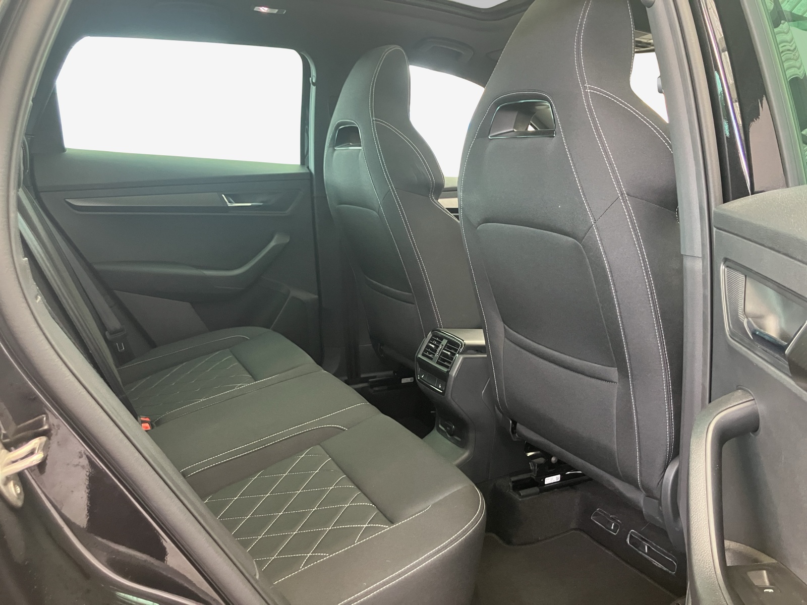 SKODA Karoq 2.0 TSI SportLine 4x4 DSG-image-13