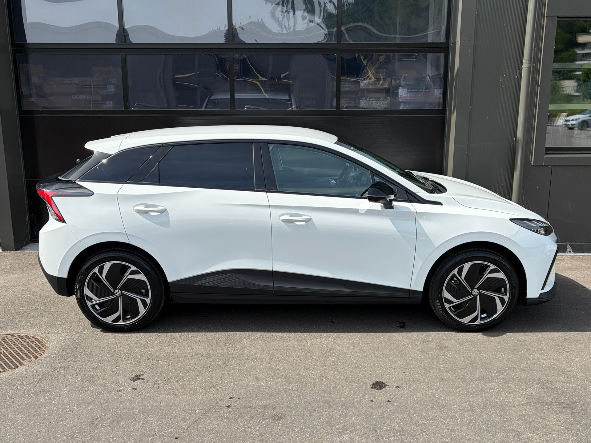 MG 4 EV 64kWh Premium-image-3
