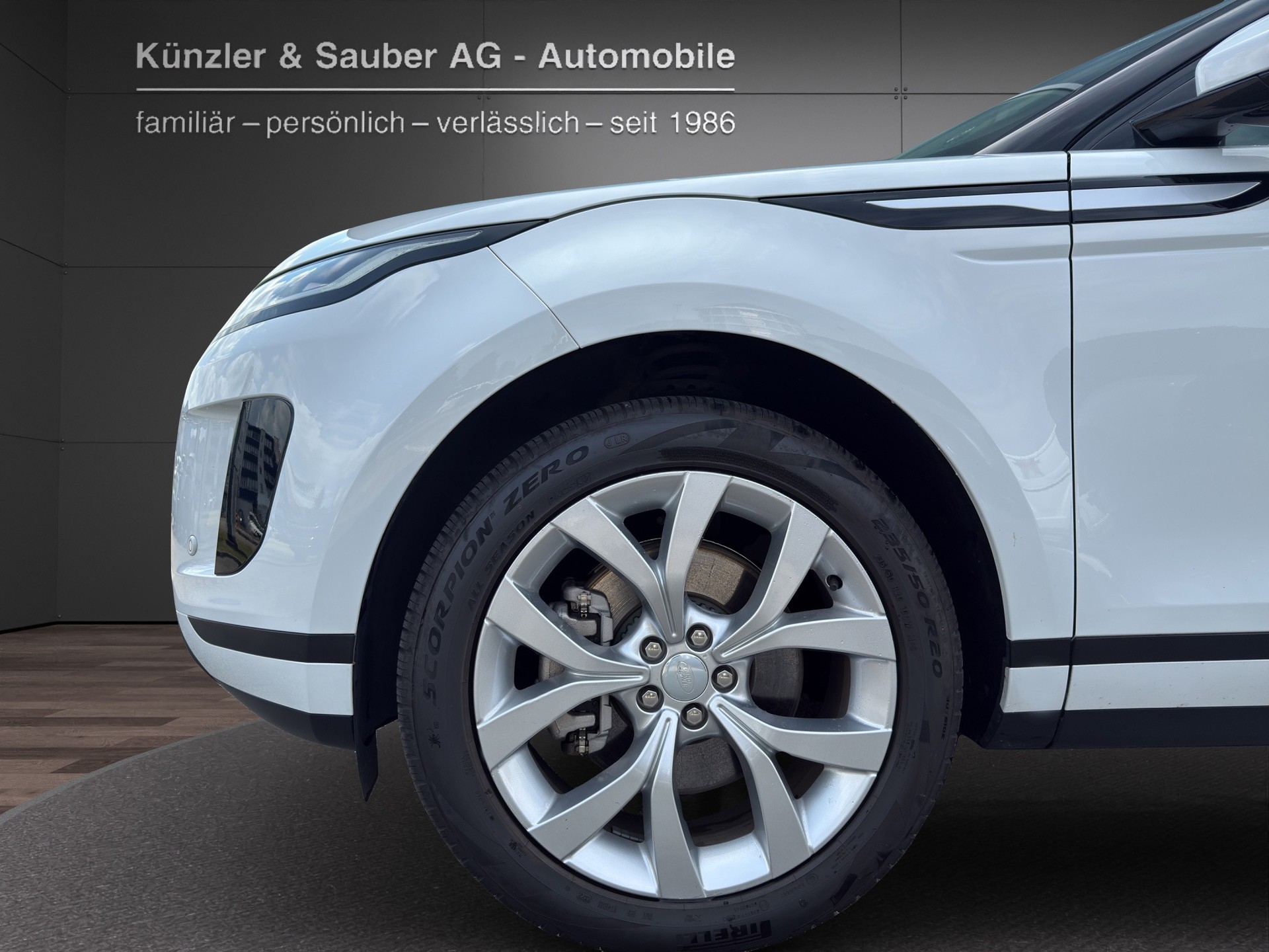 LAND ROVER Range Rover Evoque P 300e S AT8-image-2