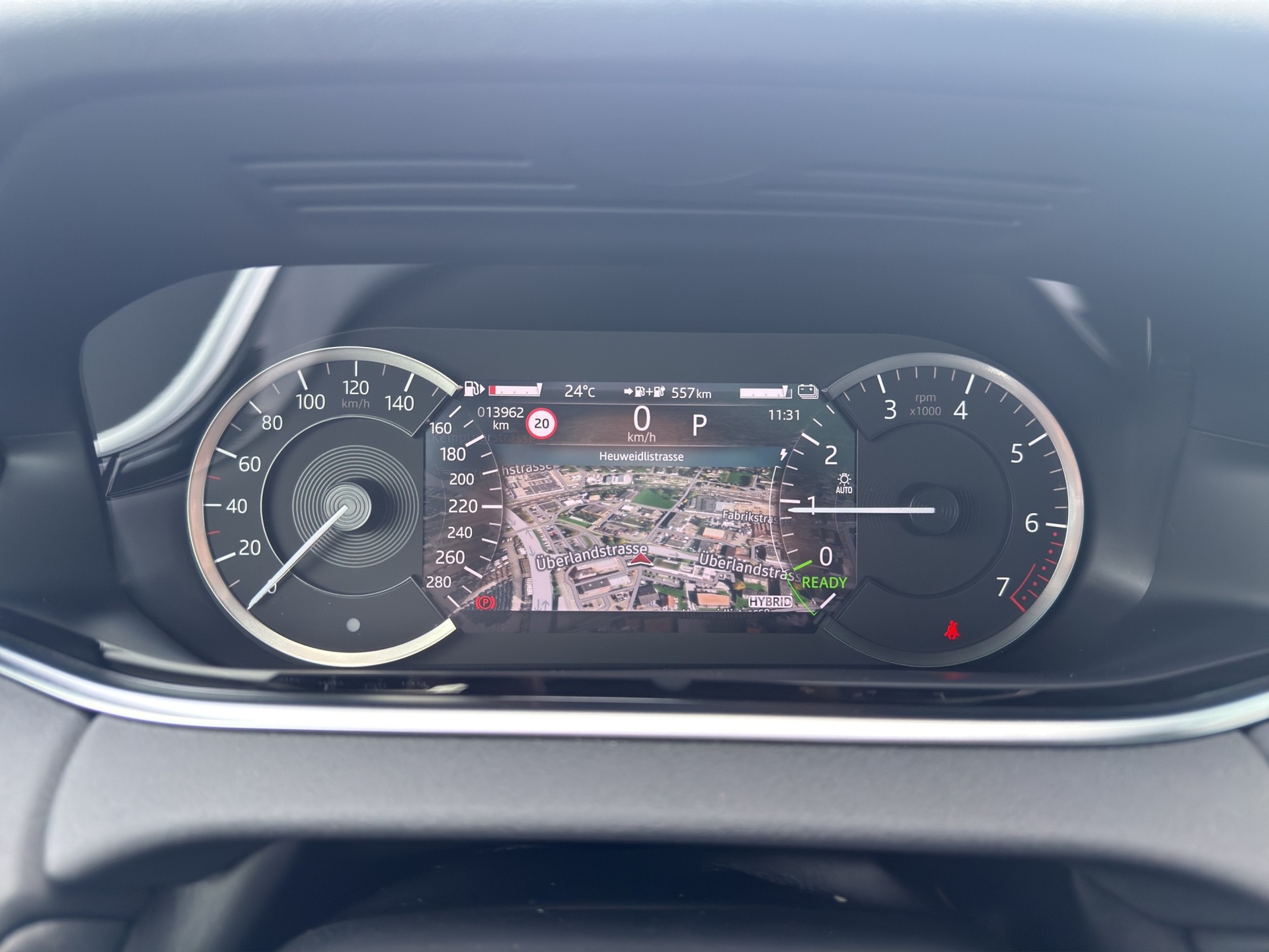 LAND ROVER Range Rover Evoque P 300e S AT8-image-11