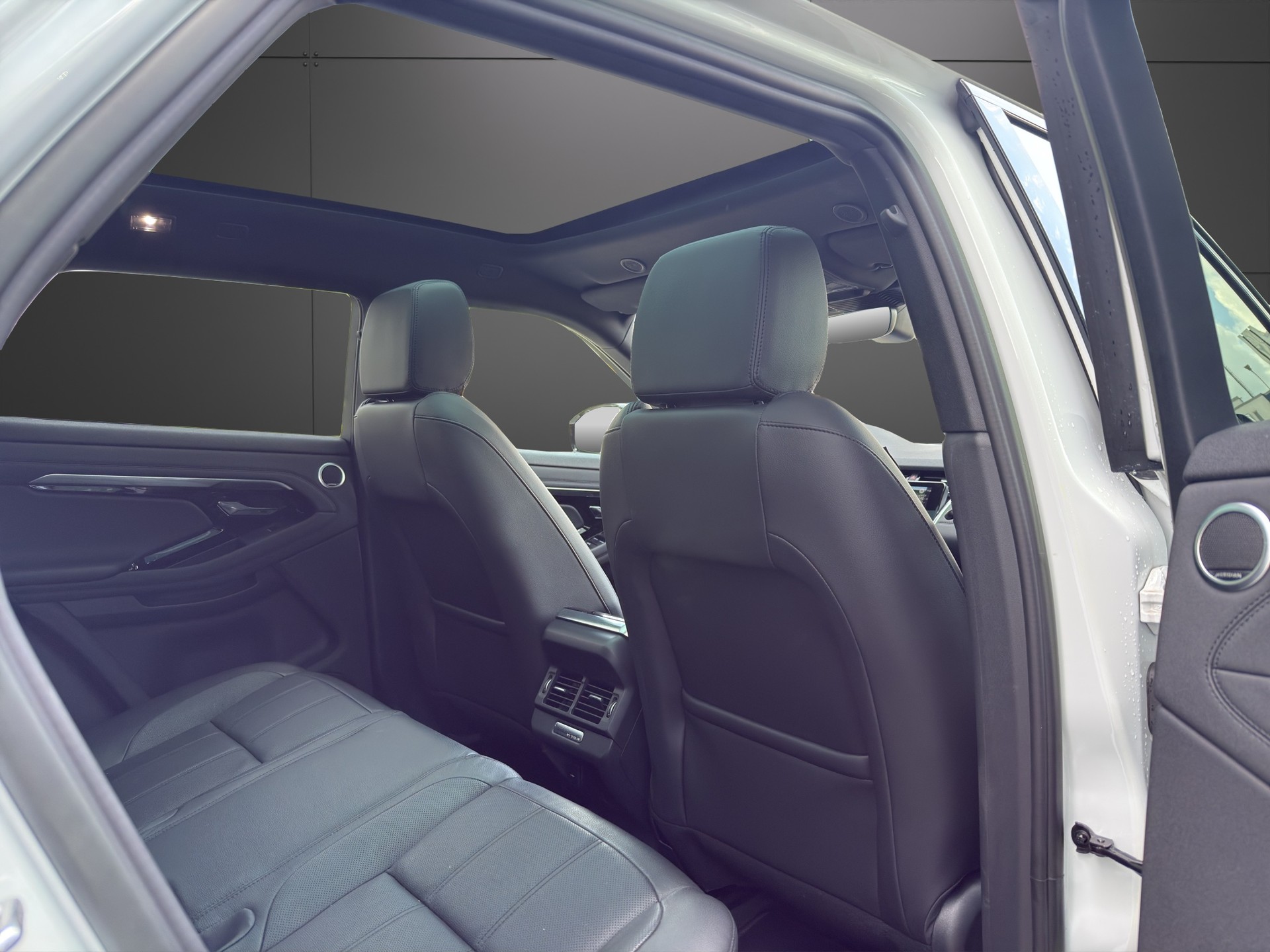 LAND ROVER Range Rover Evoque P 300e S AT8-image-8