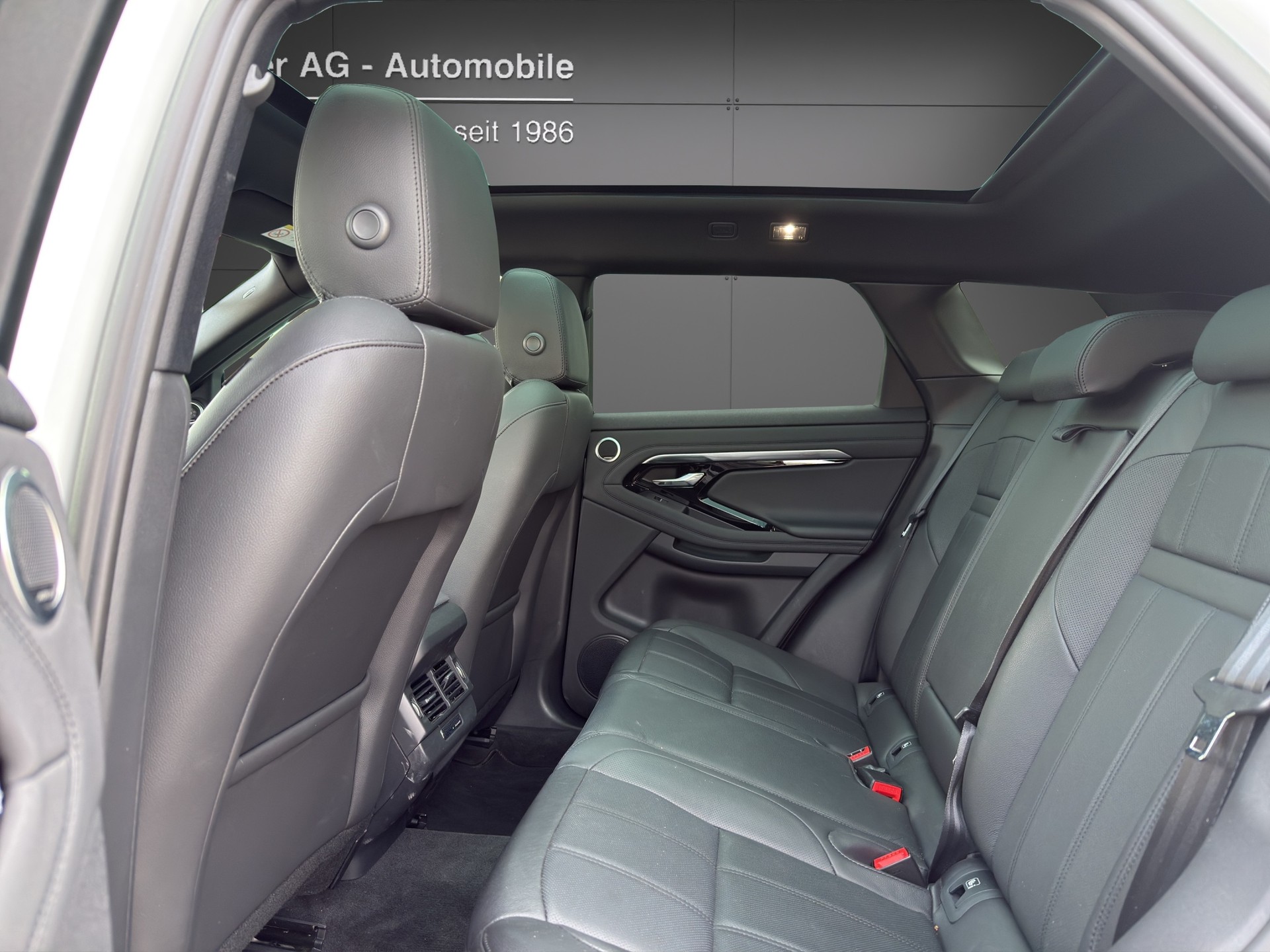 LAND ROVER Range Rover Evoque P 300e S AT8-image-6
