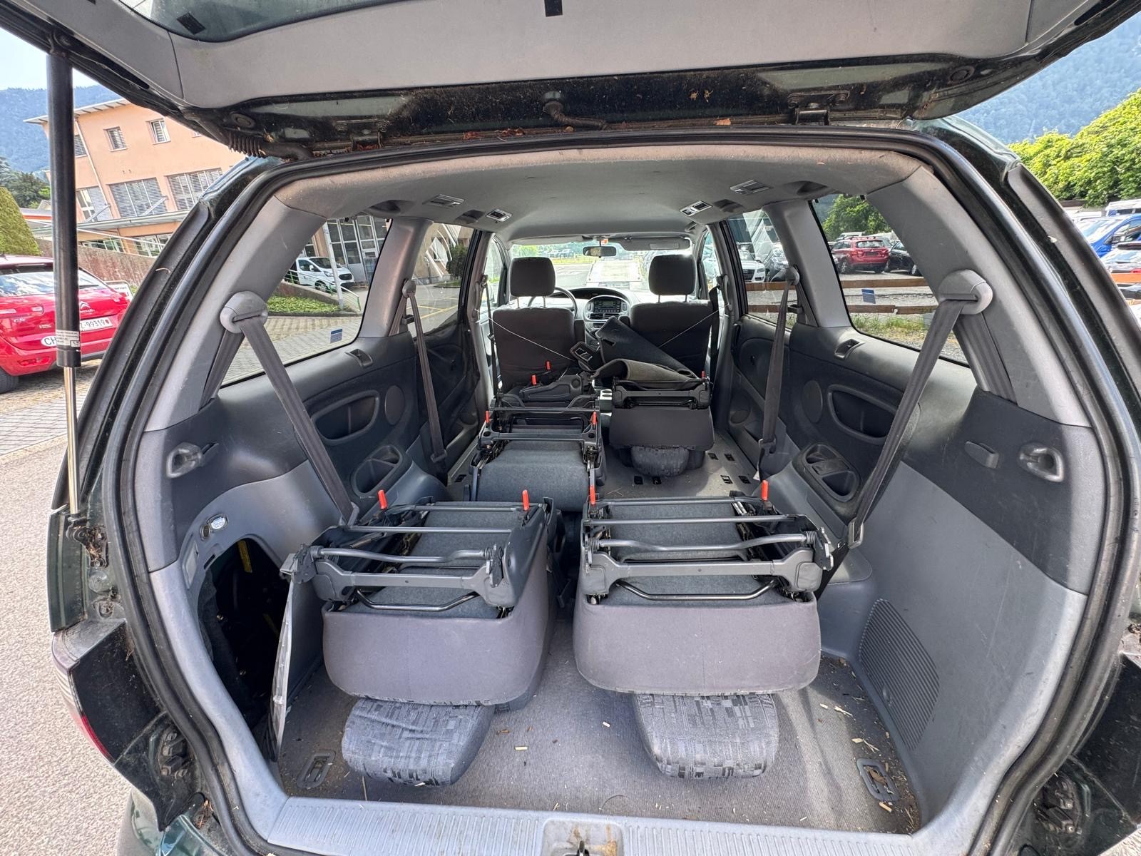 TOYOTA Previa 2.0 D4D Linea Luna-image-6