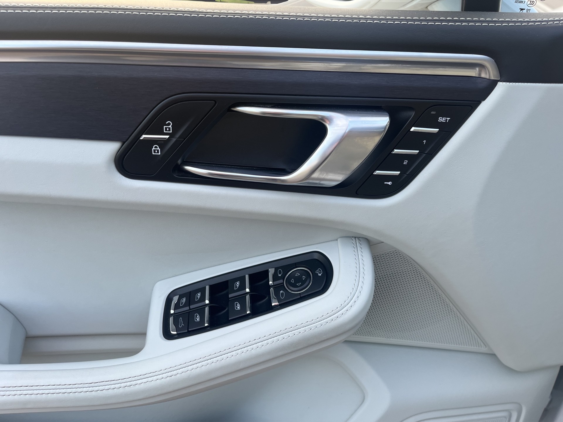 PORSCHE Macan GTS PDK*Individual Edition*-image-13