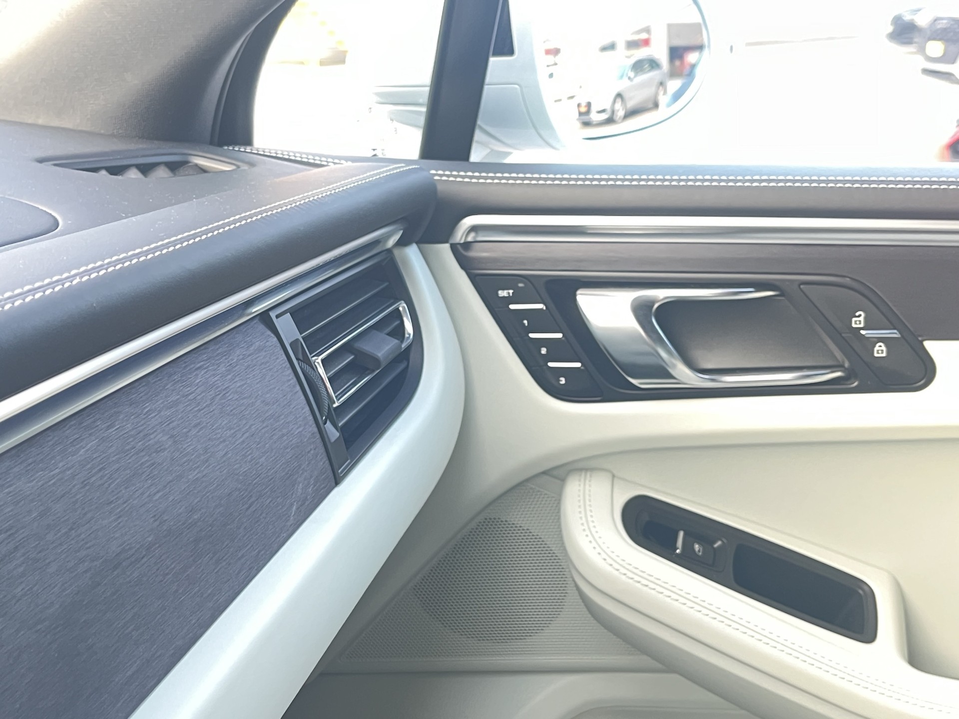 PORSCHE Macan GTS PDK*Individual Edition*-image-30