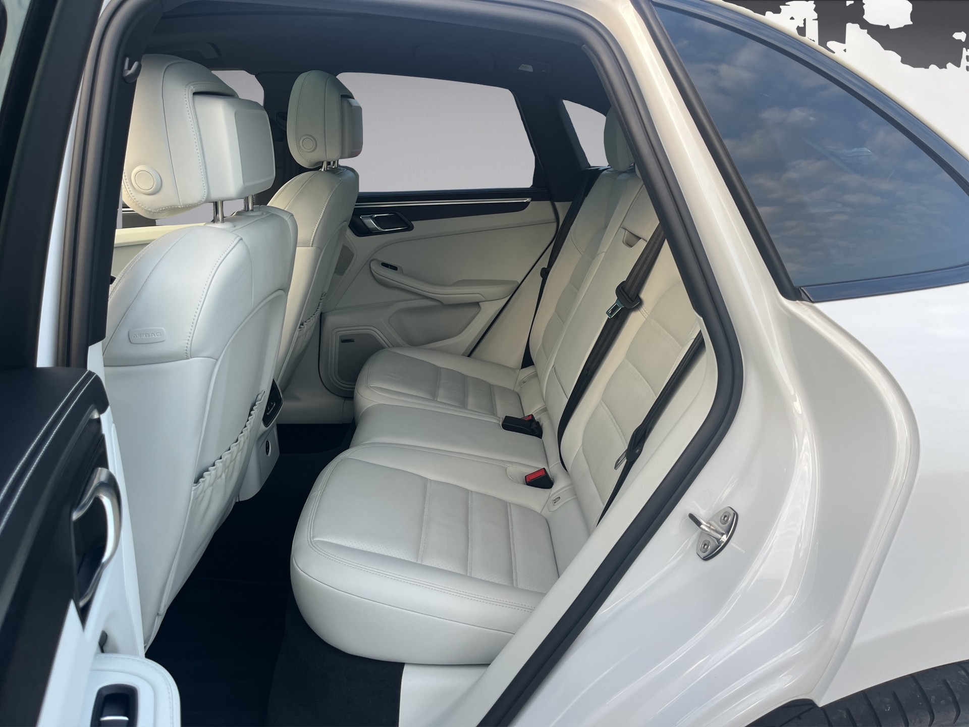 PORSCHE Macan GTS PDK*Individual Edition*-image-10