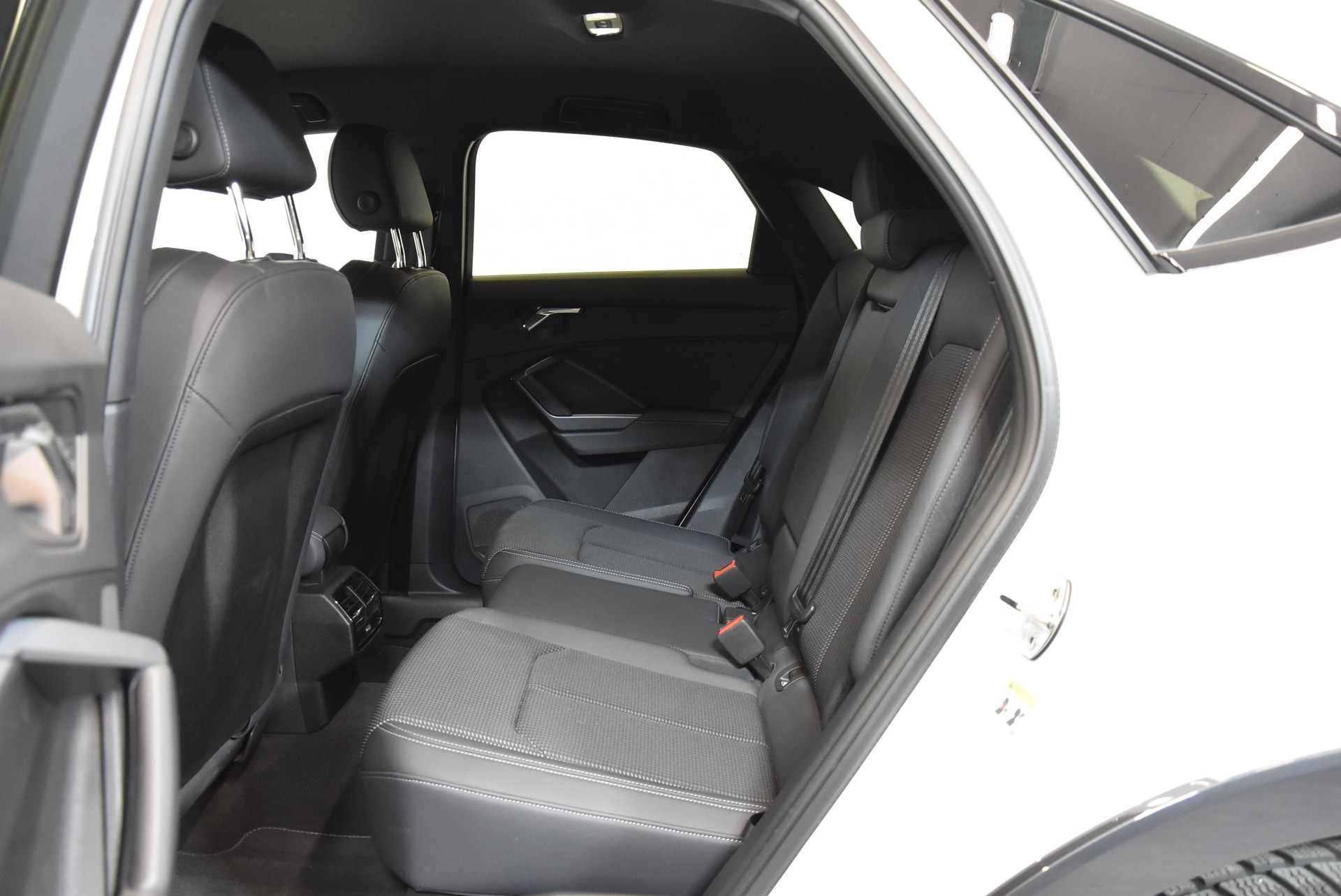 AUDI Q3 Sportback 35 TFSI Attraction S-tronic-image-6
