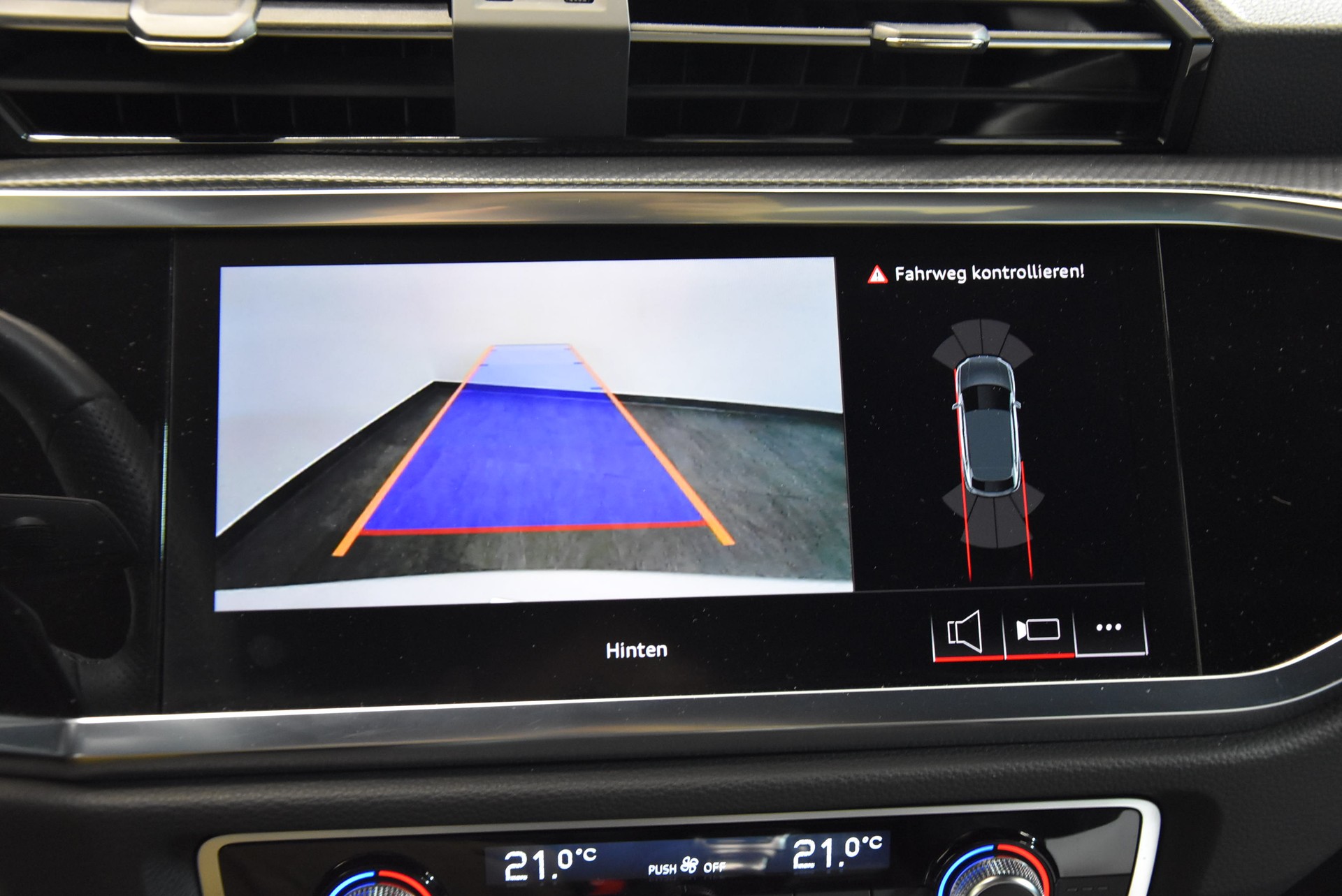AUDI Q3 Sportback 35 TFSI Attraction S-tronic-image-9