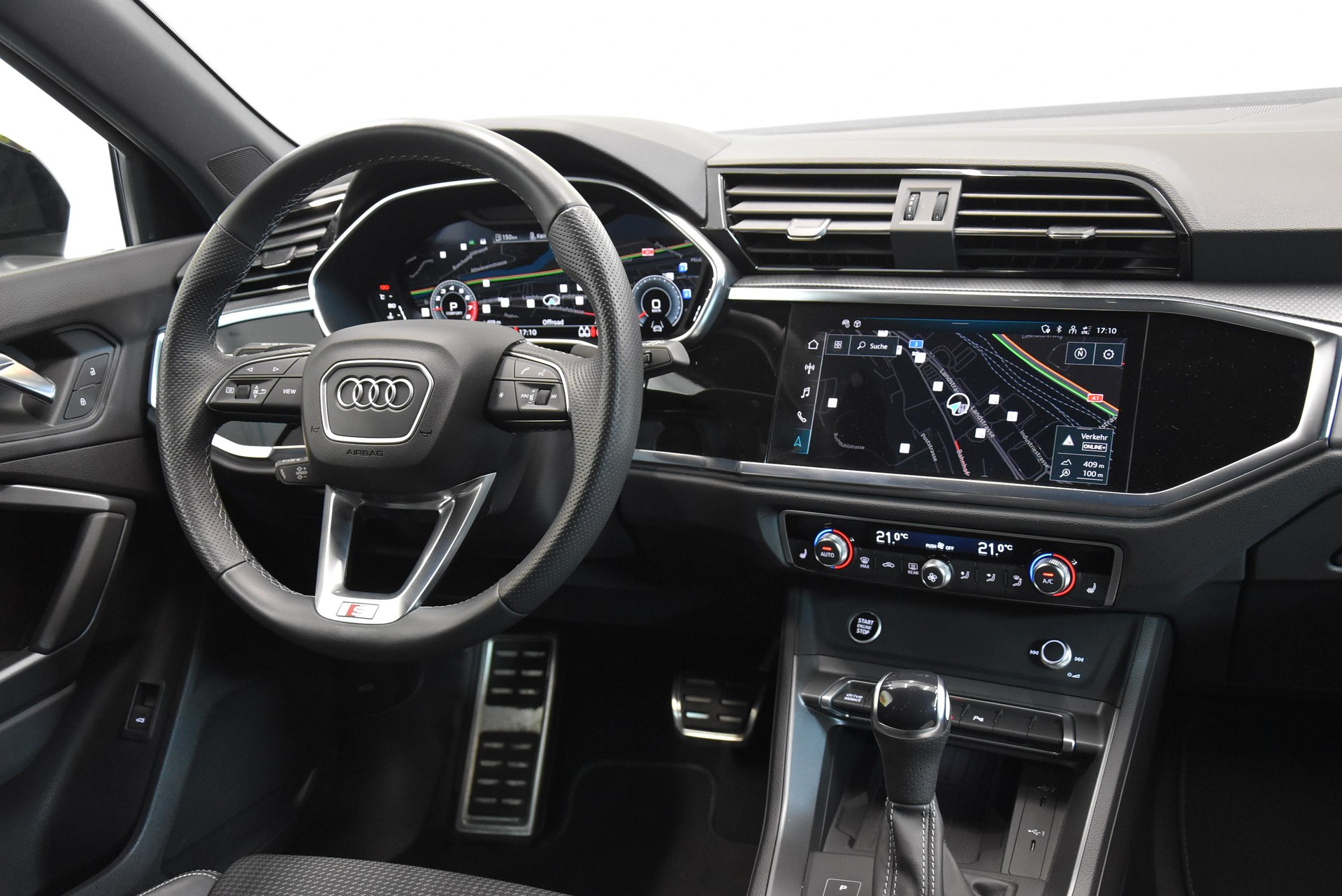 AUDI Q3 Sportback 35 TFSI Attraction S-tronic-image-4