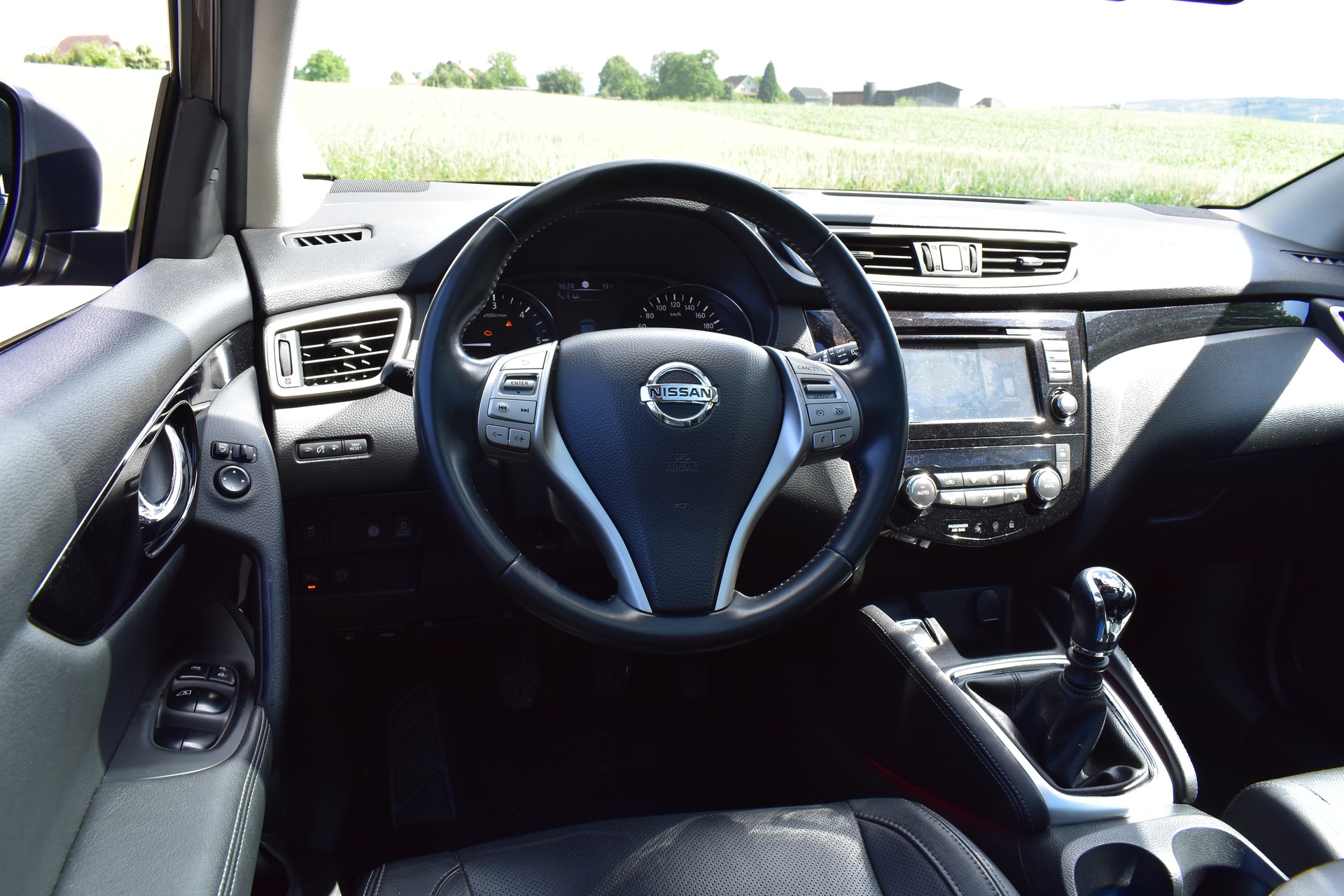 NISSAN Qashqai 1.6 dCi iStop 4WD tekna-image-9