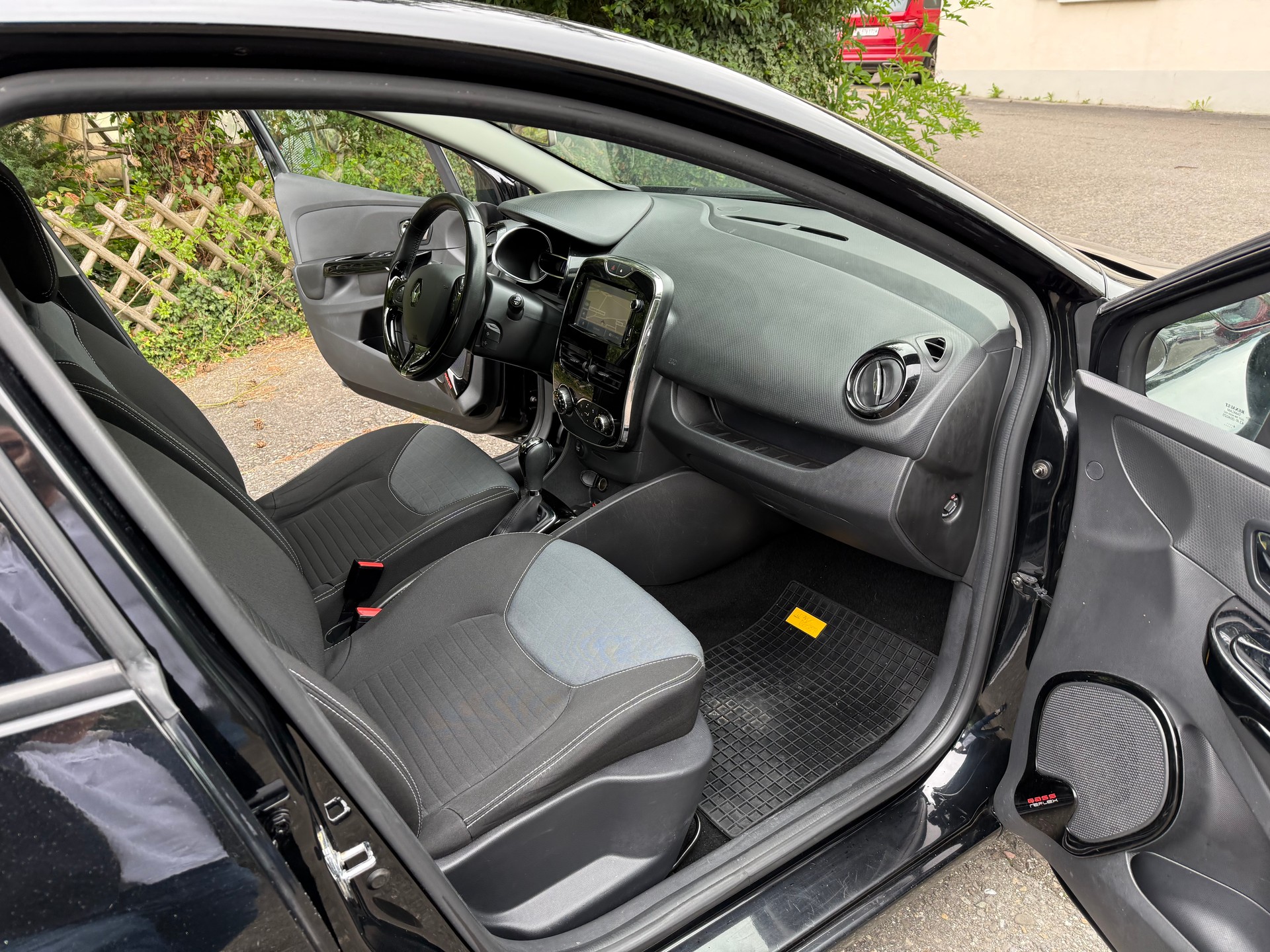 RENAULT Clio 1.2 16V T Dynamique EDC-image-11