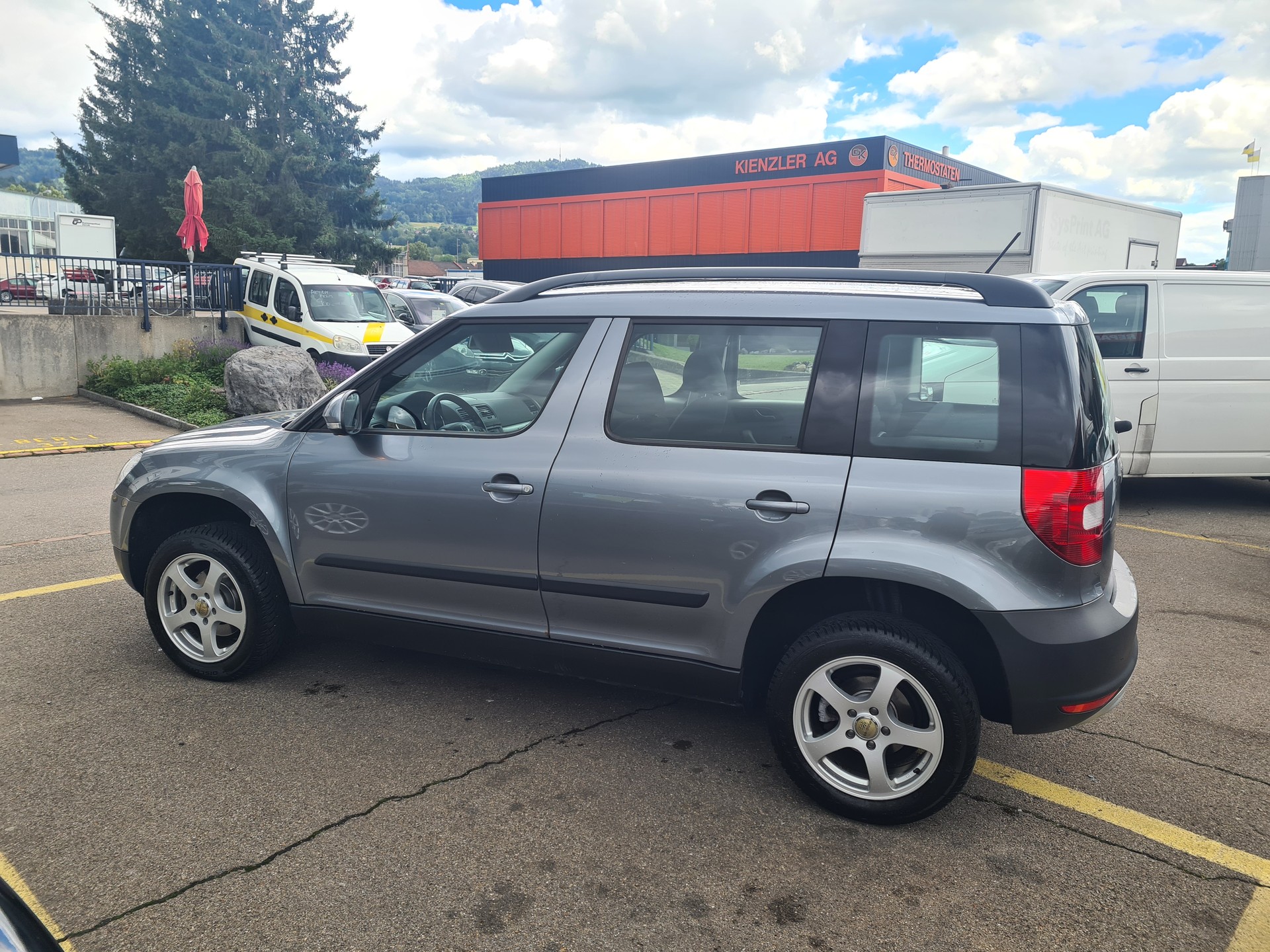 SKODA Yeti 1.2 TSI Ambition-image-4