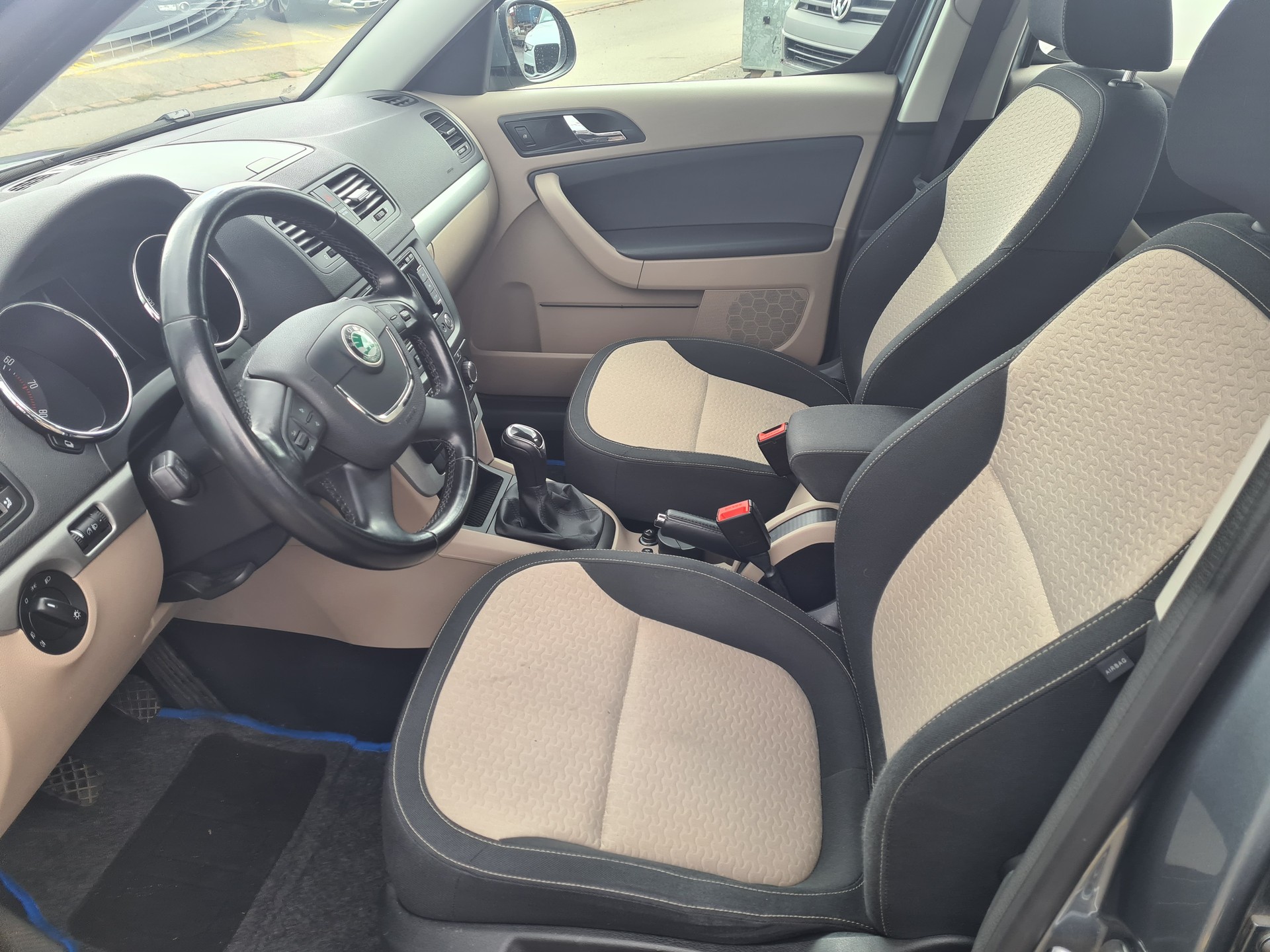 SKODA Yeti 1.2 TSI Ambition-image-6