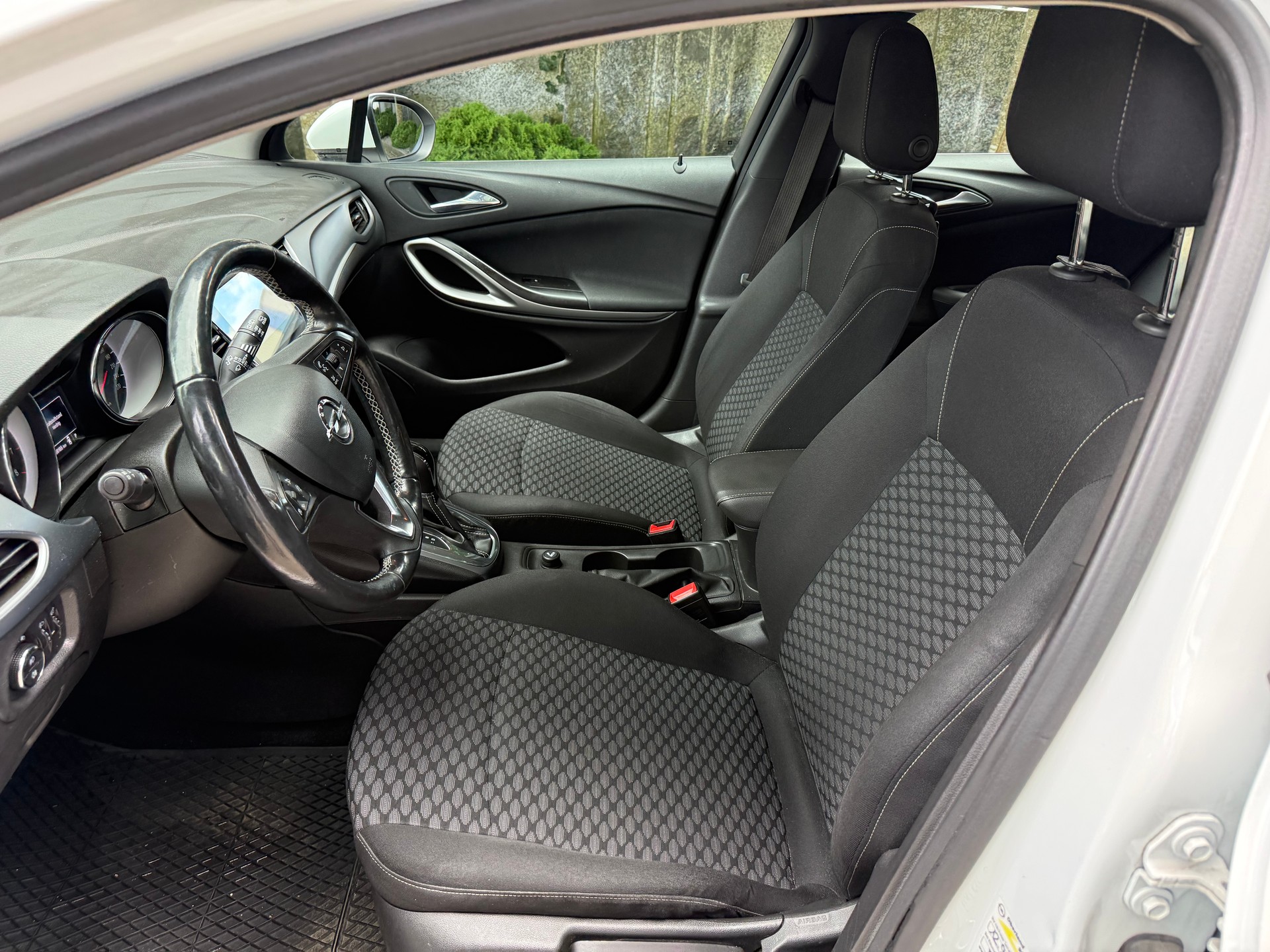 OPEL Astra 1.4i Turbo Enjoy Automatic-image-6