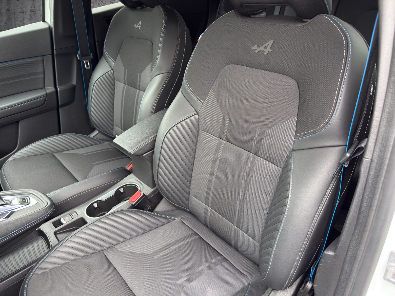 RENAULT Captur 1.3 TCe 160PS Esprit Alpine EDC-image-13