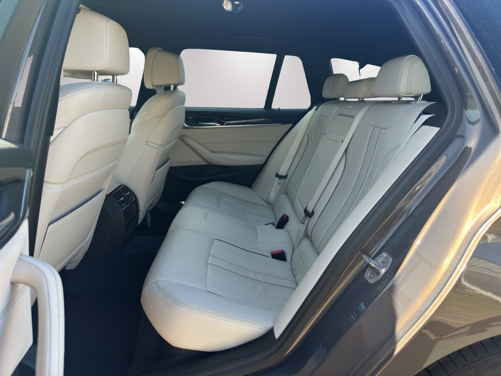 BMW 540i xDrive Touring Steptronic-image-13