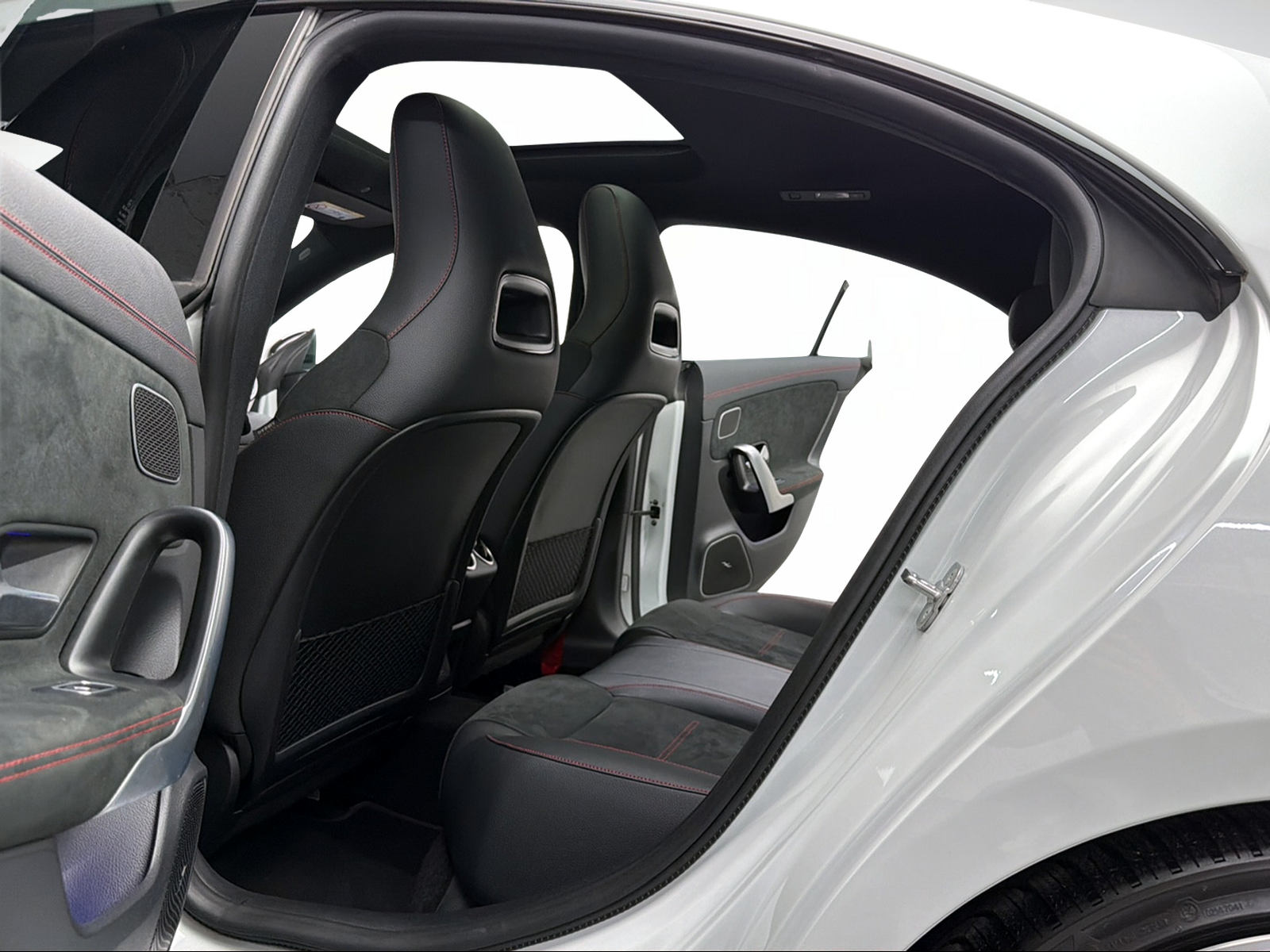 MERCEDES-BENZ CLA 35 AMG 4Matic DigitalWhite 8G-DCT / 360° Kamera / Panoramadach / Head-Up-Display / Keyless Go / Burmester / Night Paket /-image-8