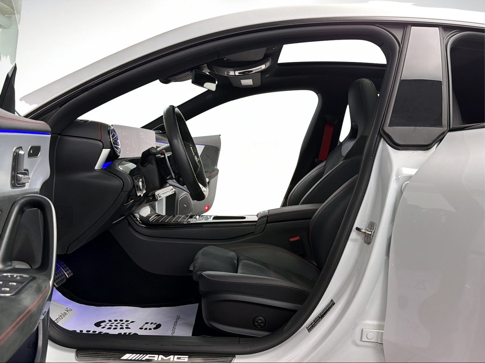MERCEDES-BENZ CLA 35 AMG 4Matic DigitalWhite 8G-DCT / 360° Kamera / Panoramadach / Head-Up-Display / Keyless Go / Burmester / Night Paket /-image-5