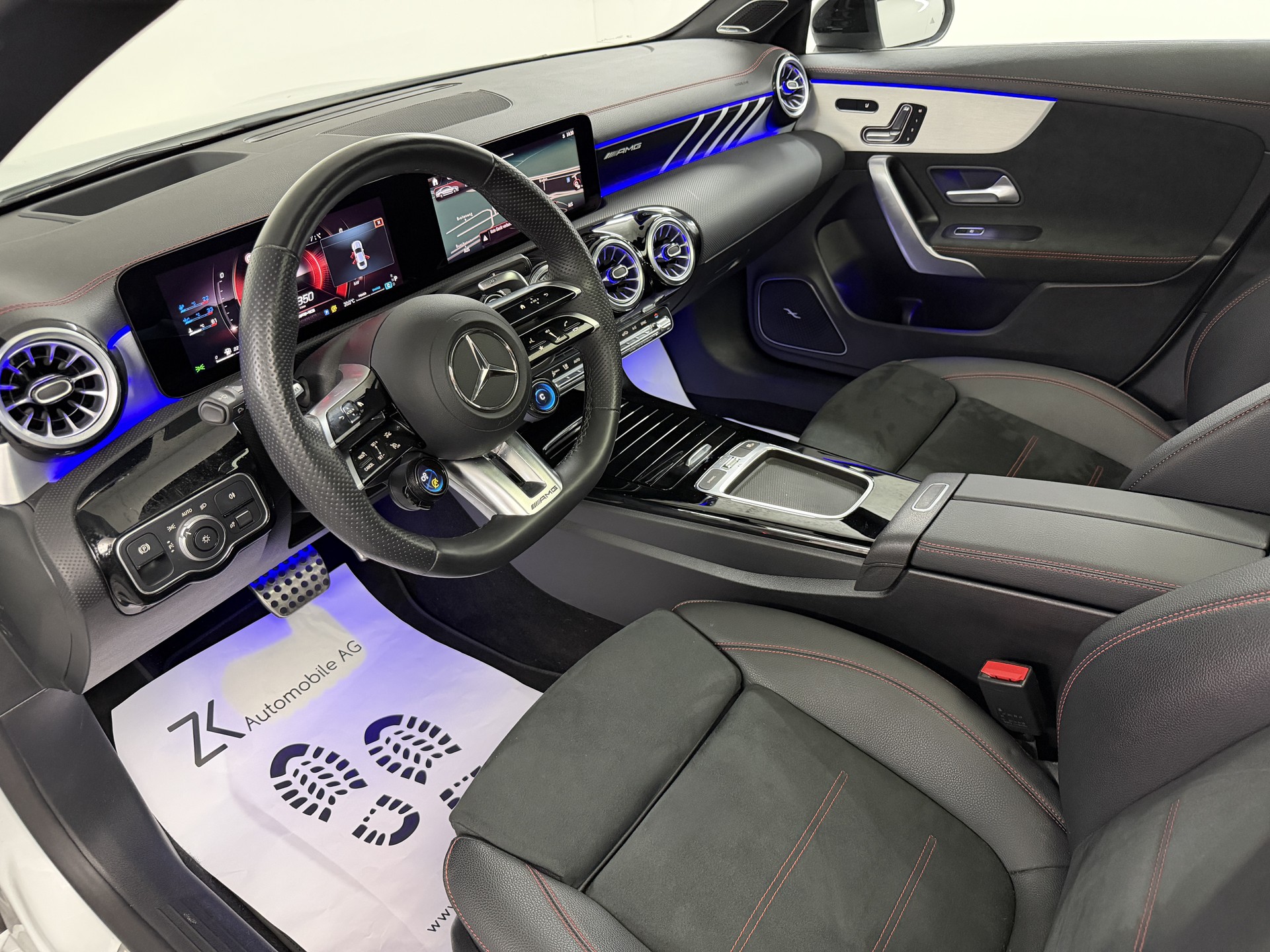 MERCEDES-BENZ CLA 35 AMG 4Matic DigitalWhite 8G-DCT / 360° Kamera / Panoramadach / Head-Up-Display / Keyless Go / Burmester / Night Paket /-image-6