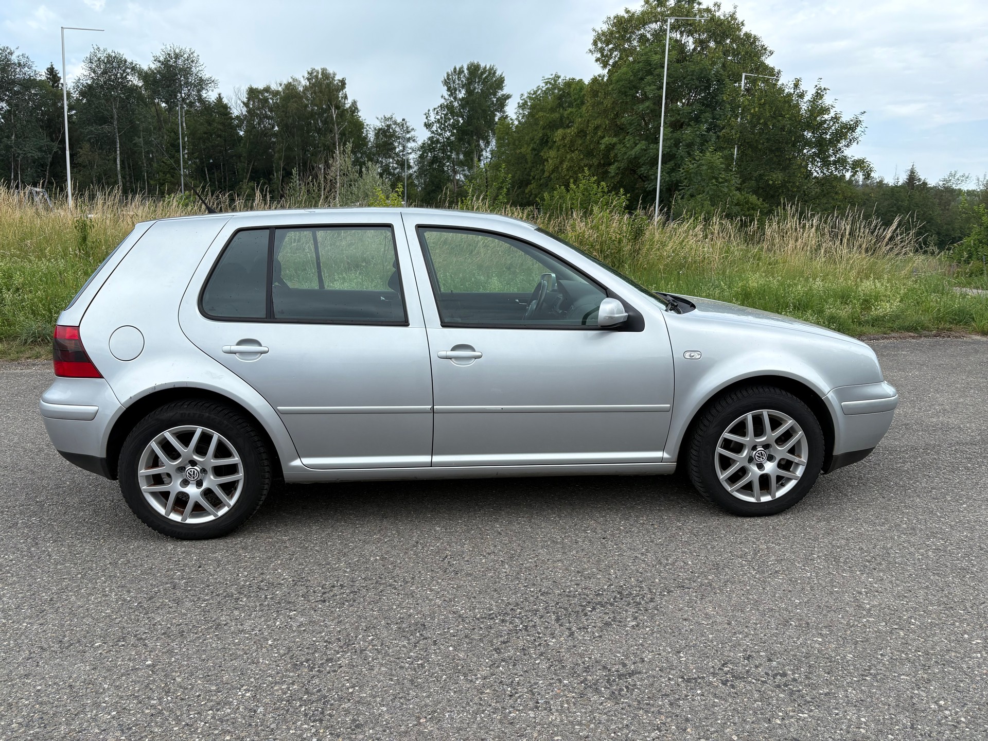 VW Golf 1.6 16V-image-8
