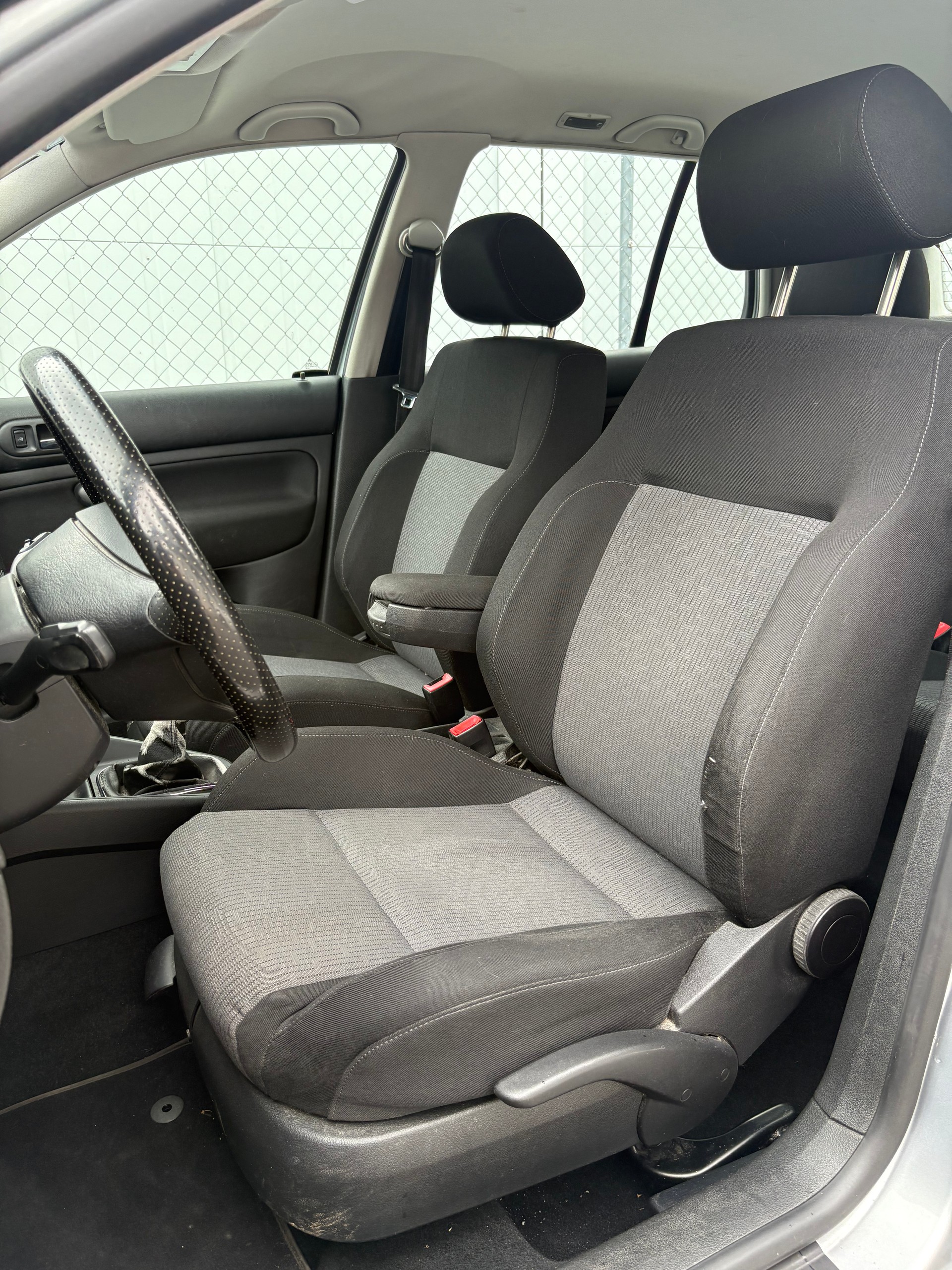 VW Golf 1.6 16V-image-9