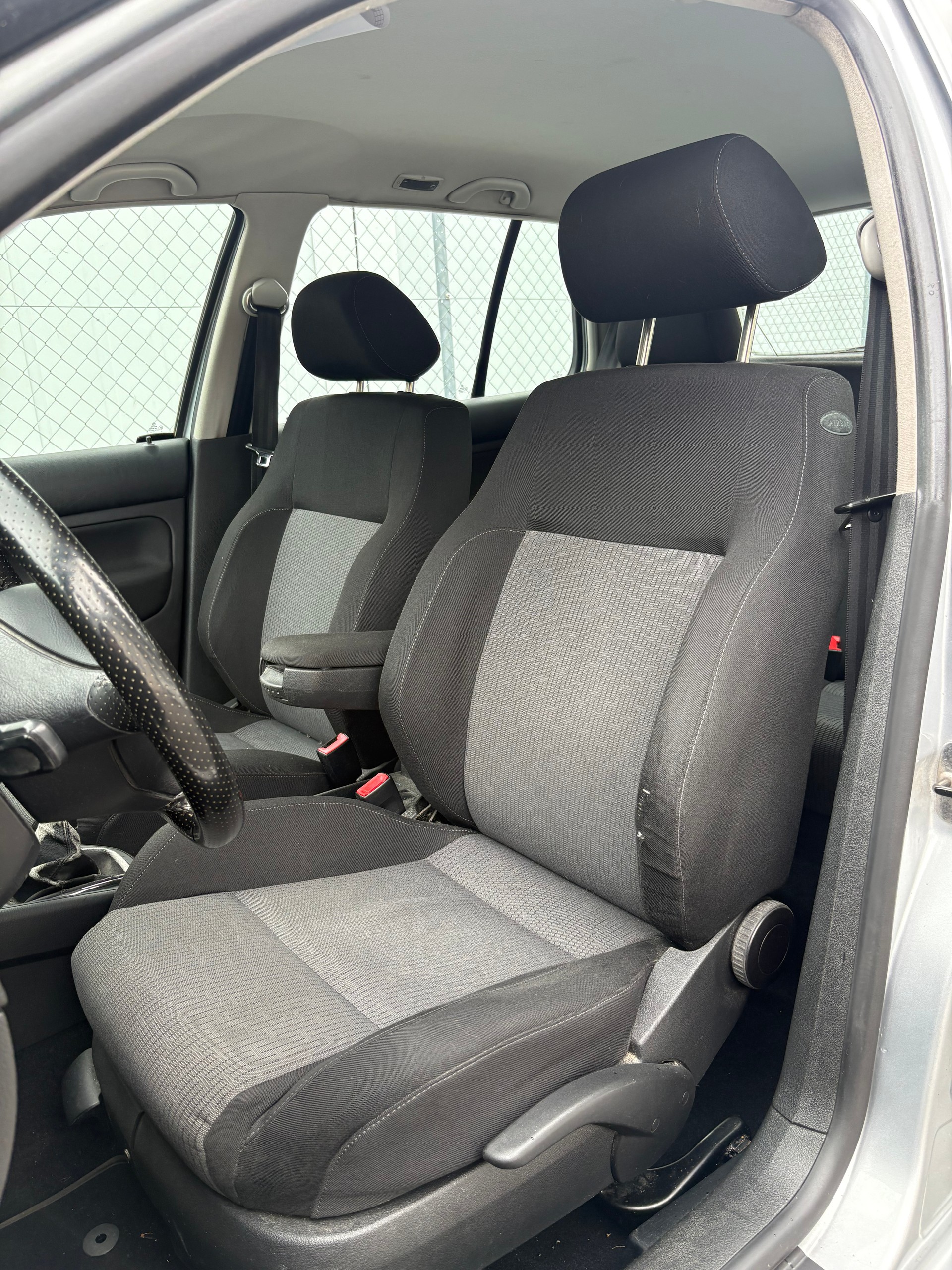 VW Golf 1.6 16V-image-11