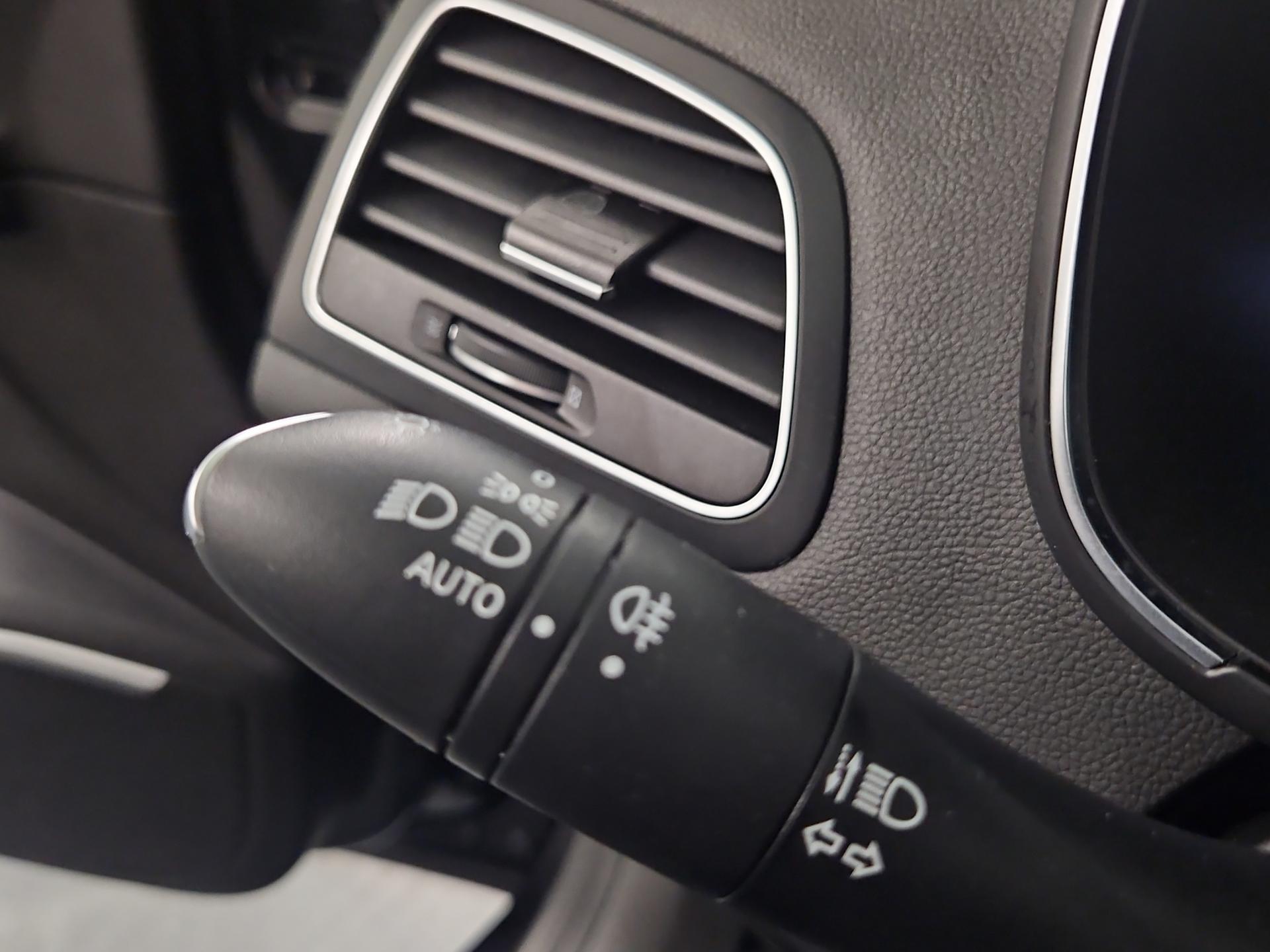 RENAULT Mégane 1.3 16V Turbo GT Line EDC-image-24