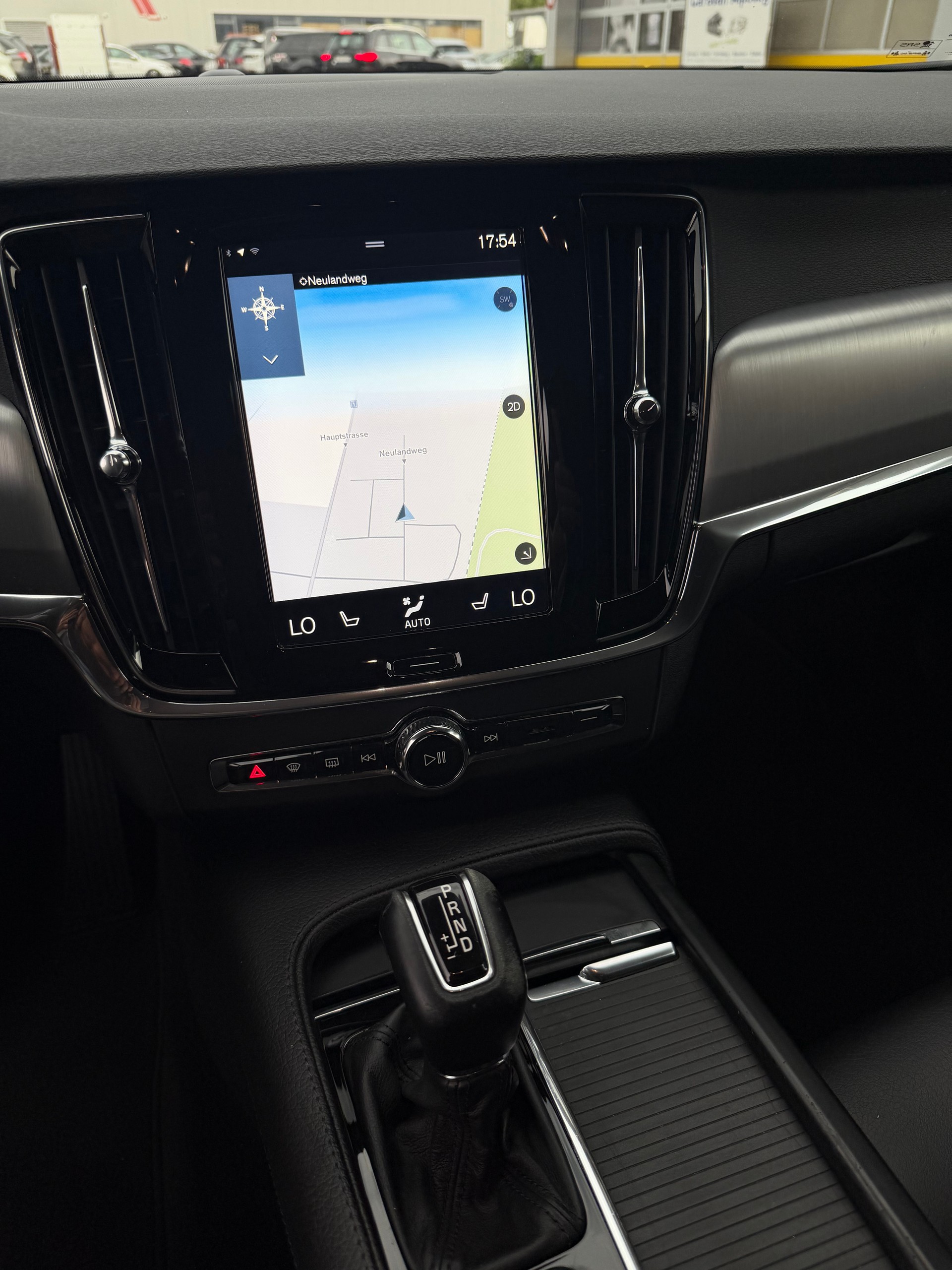 VOLVO V90 D3 AWD Momentum Geartronic-image-12