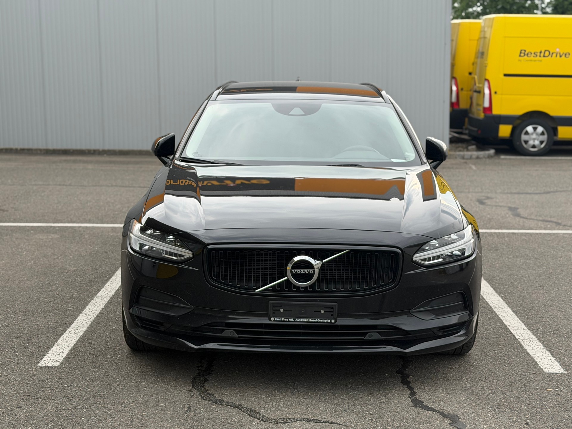VOLVO V90 D3 AWD Momentum Geartronic-image-1
