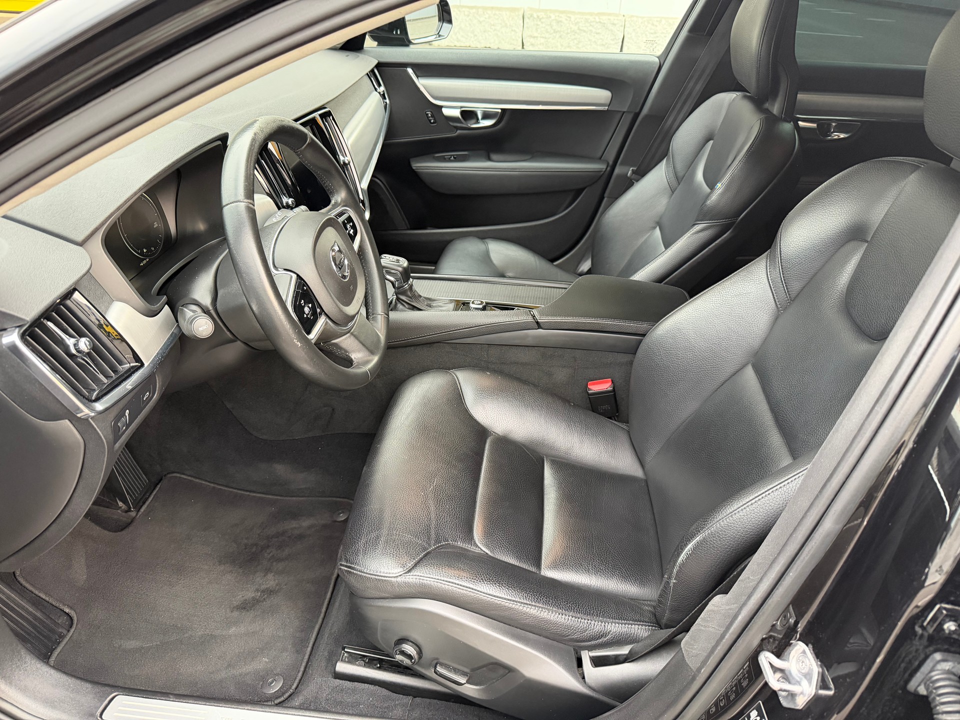 VOLVO V90 D3 AWD Momentum Geartronic-image-8