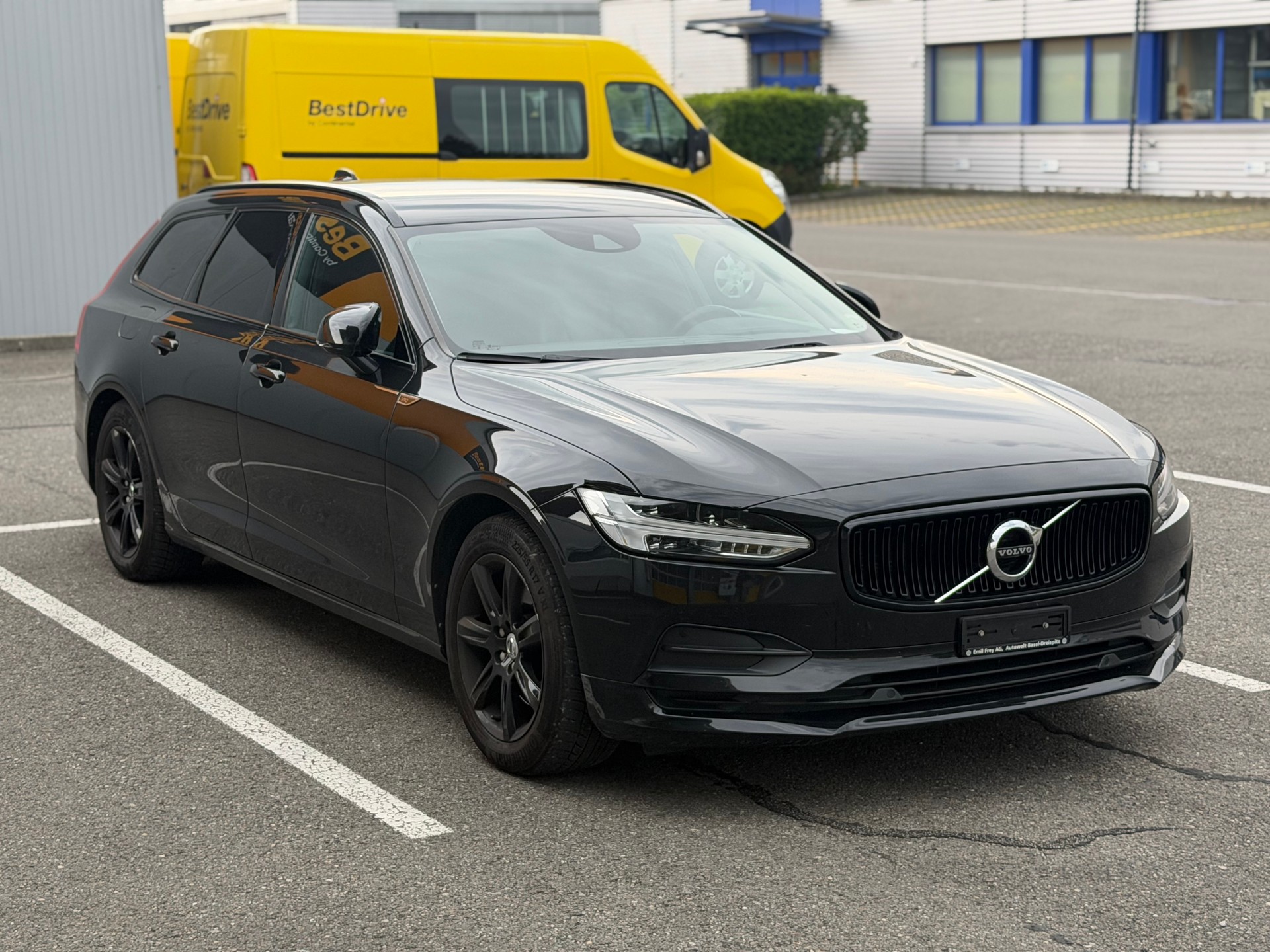 VOLVO V90 D3 AWD Momentum Geartronic-image-2