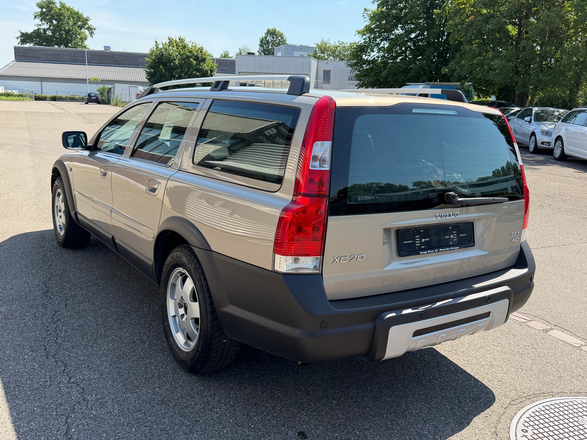 VOLVO XC70 2.5T AWD Momentum-image-4