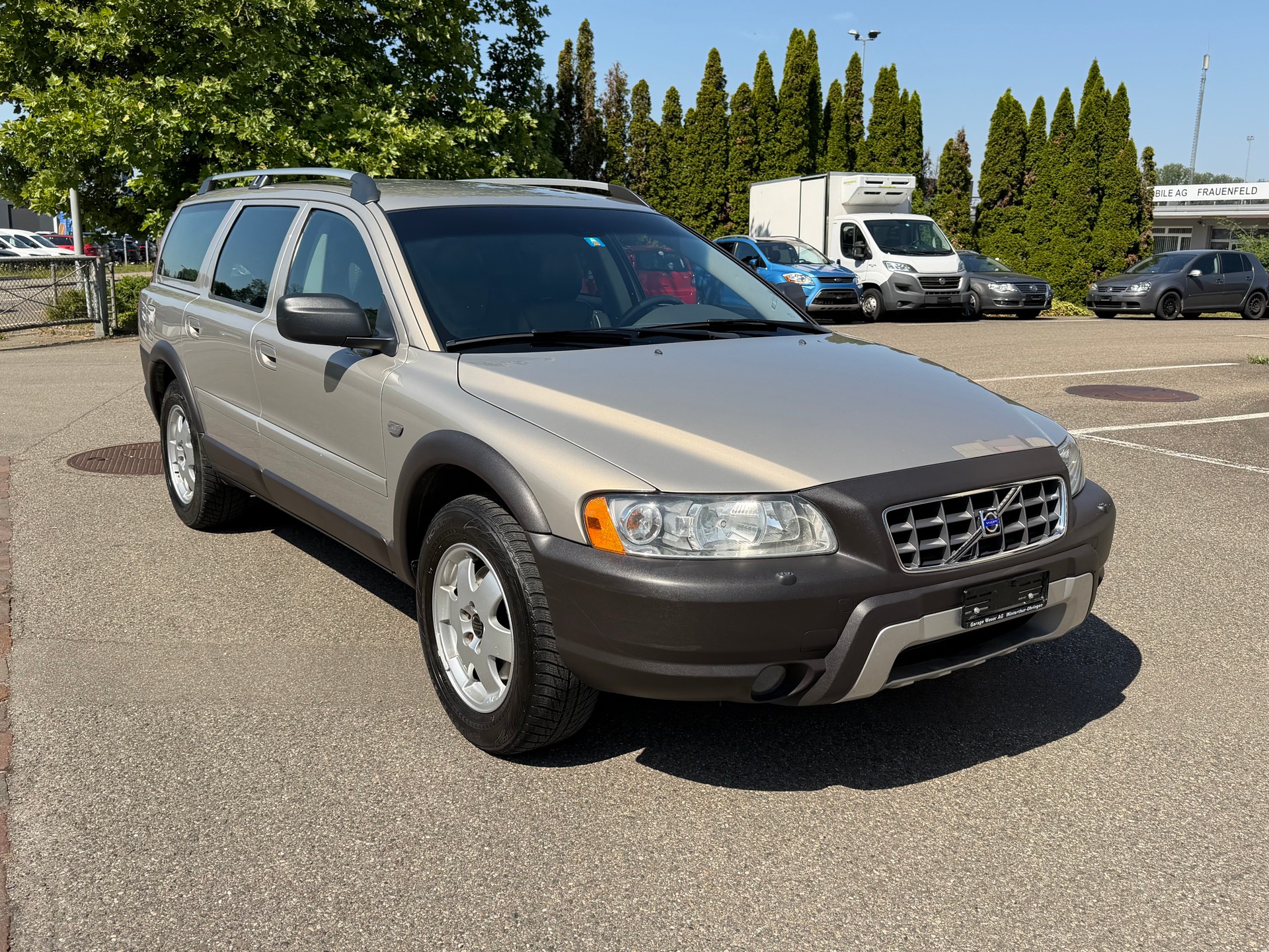 VOLVO XC70 2.5T AWD Momentum-image-2