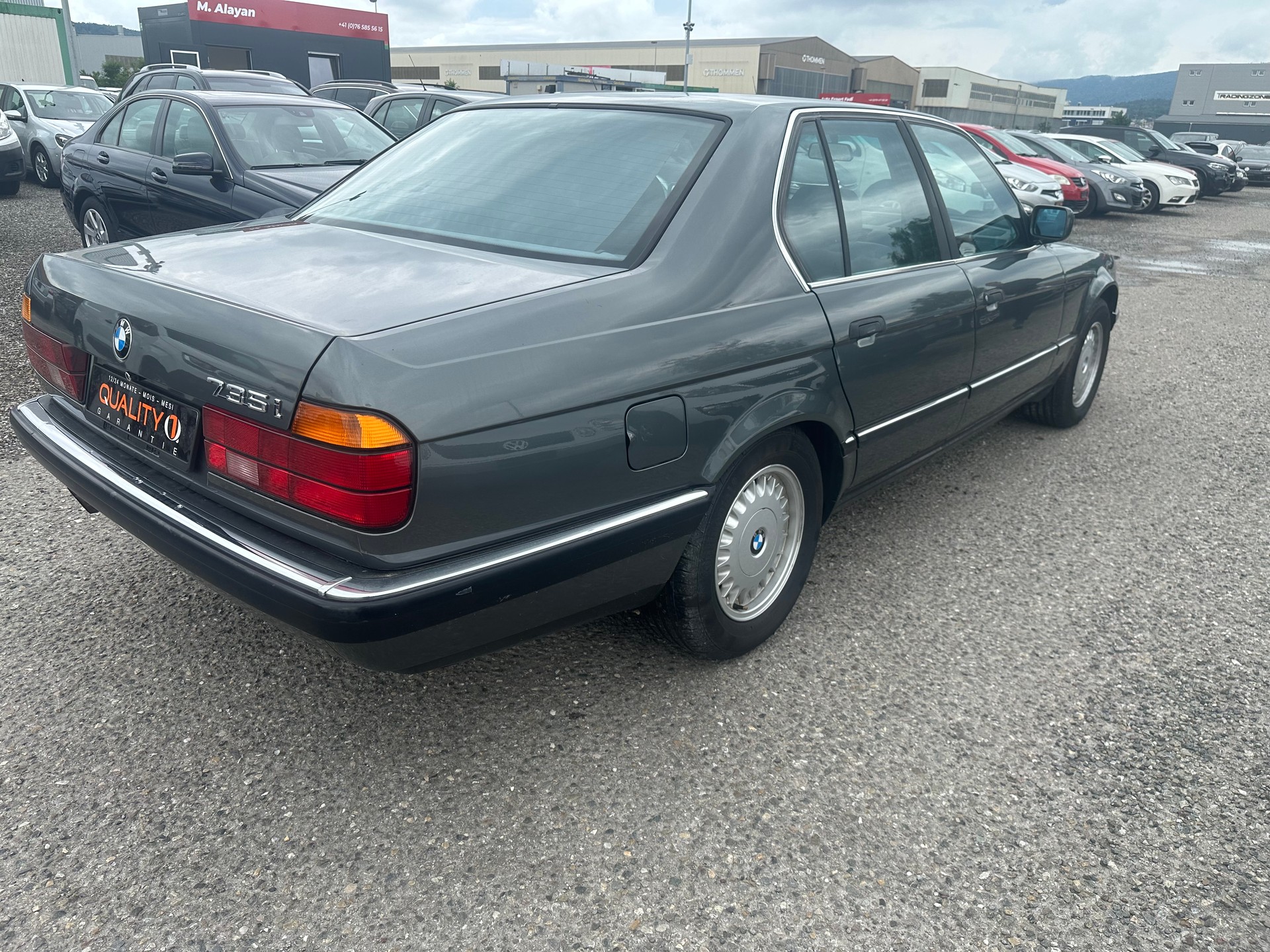 BMW 735i-image-3