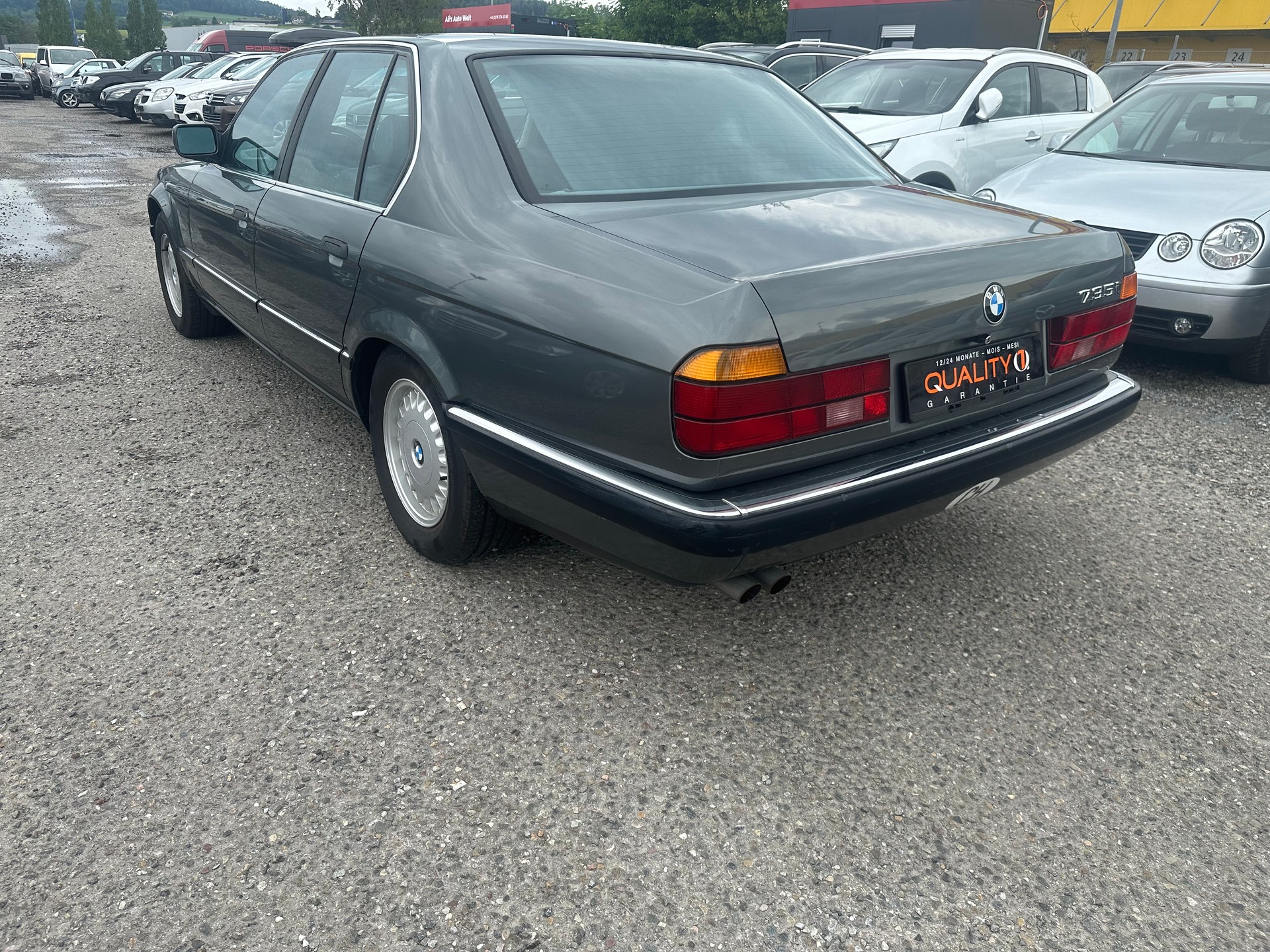 BMW 735i-image-4