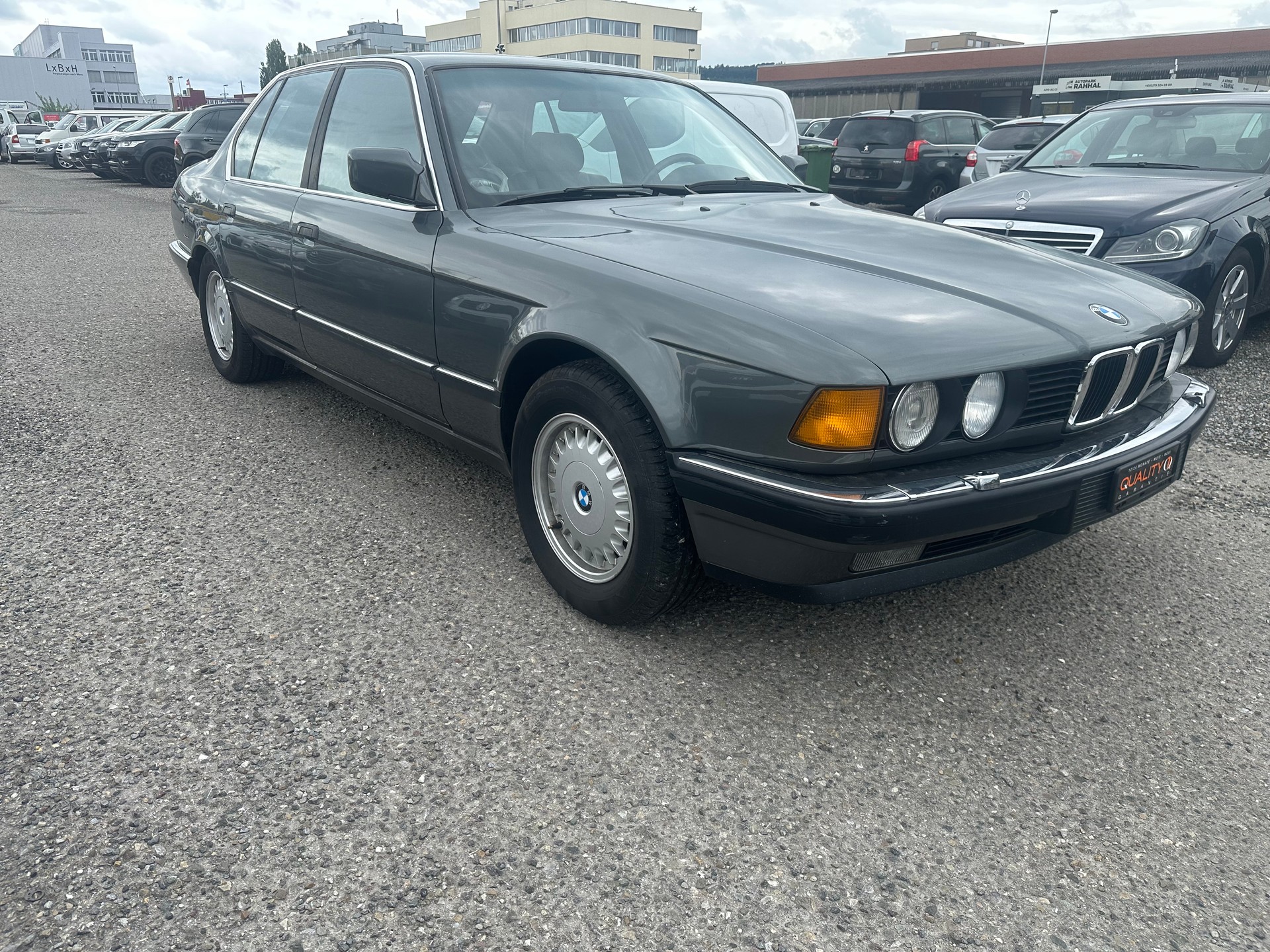 BMW 735i-image-2